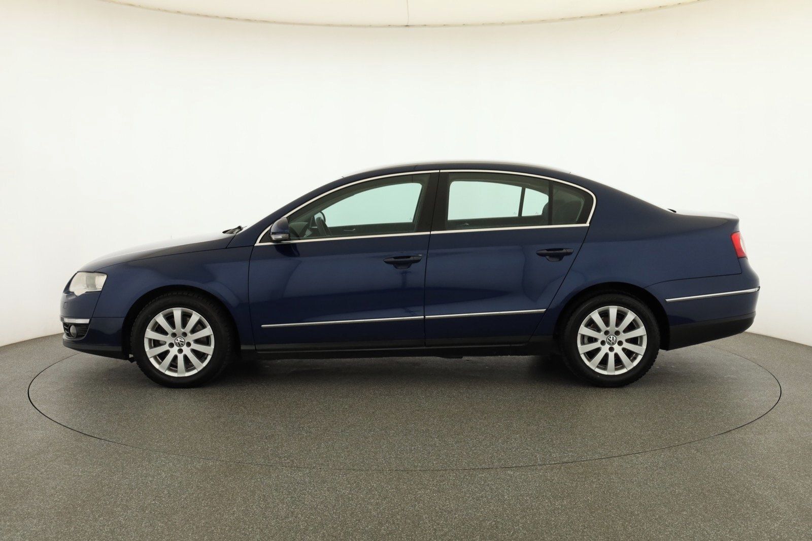 Volkswagen Passat, 2.0 TDI, po STK, Klima - fotka 3