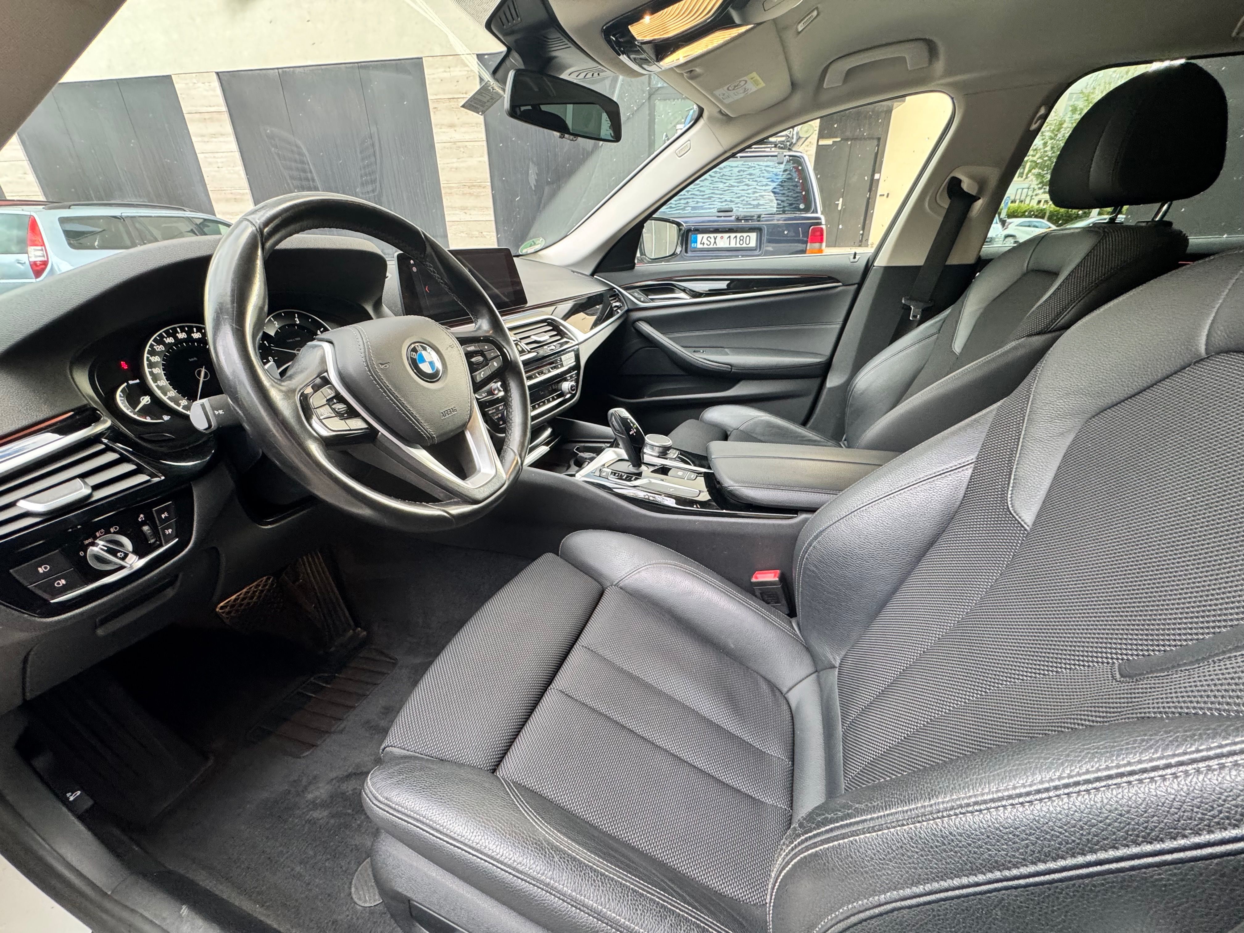 BMW Řada 5, 520d XDRIVE - fotka 3