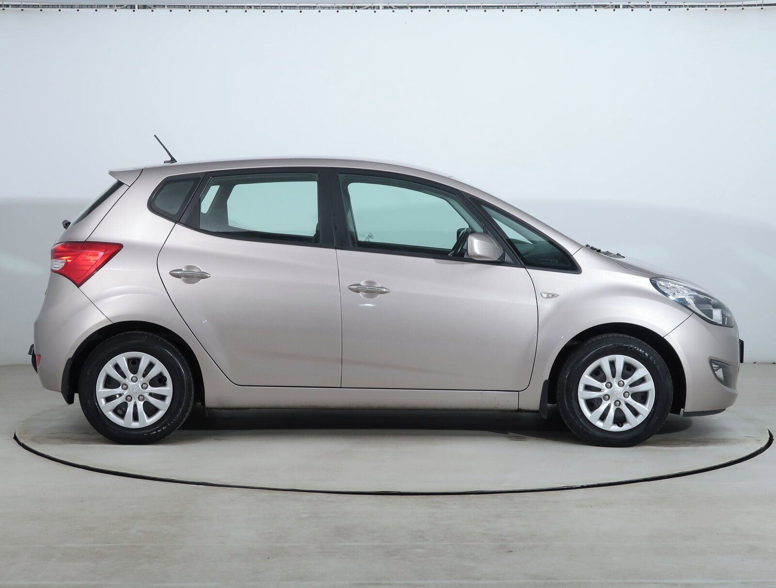 Hyundai ix20, 1.4 CVVT, ČR,1.maj, Serv.kniha - fotka 6