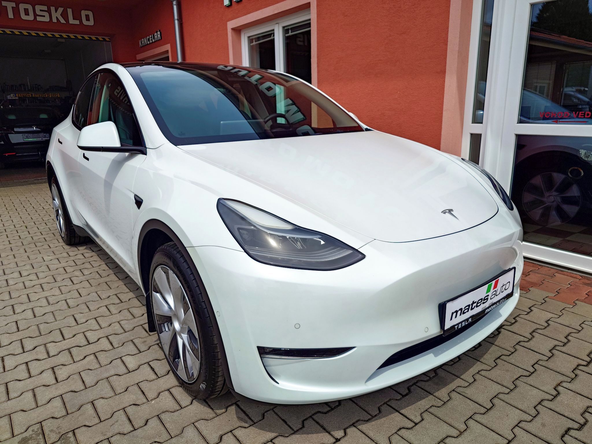 Tesla Model Y, Long Range Dual Motor 378 kW S - fotka 4