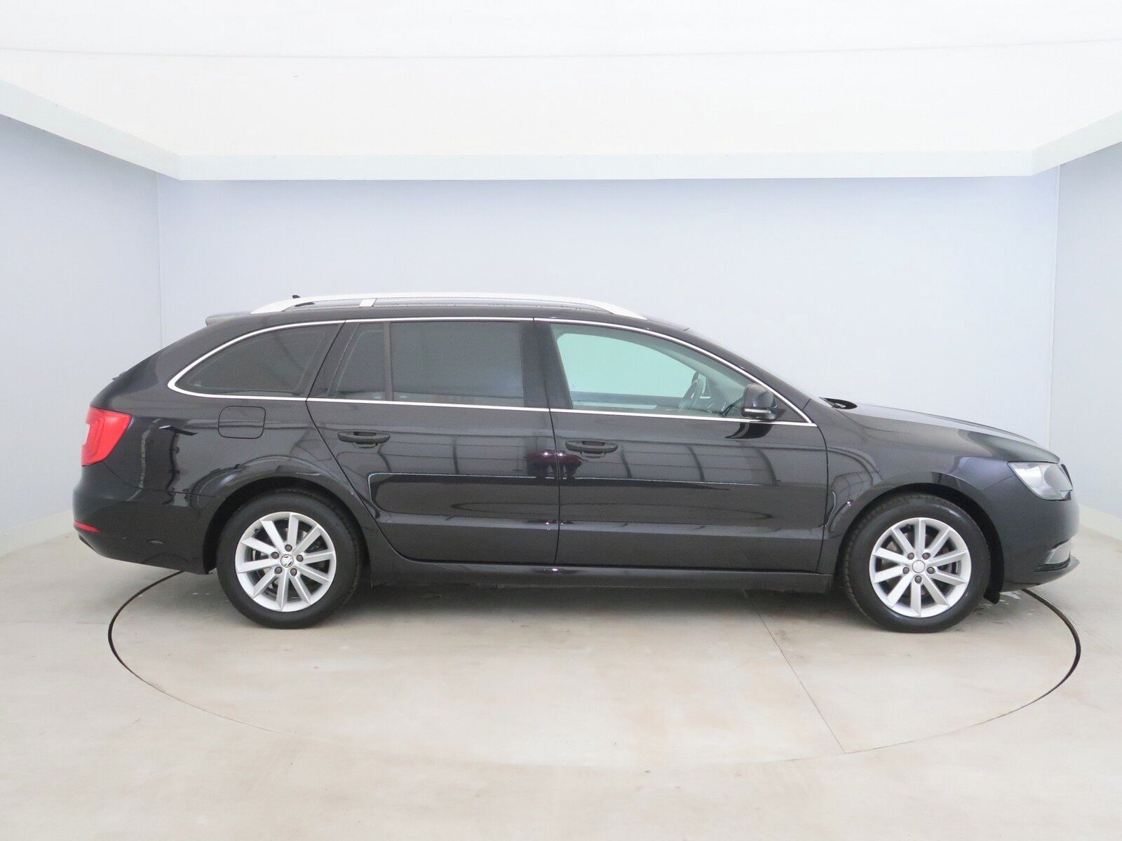 Škoda Superb, 1.6 TDI, Ambition, Serv.kniha - fotka 6