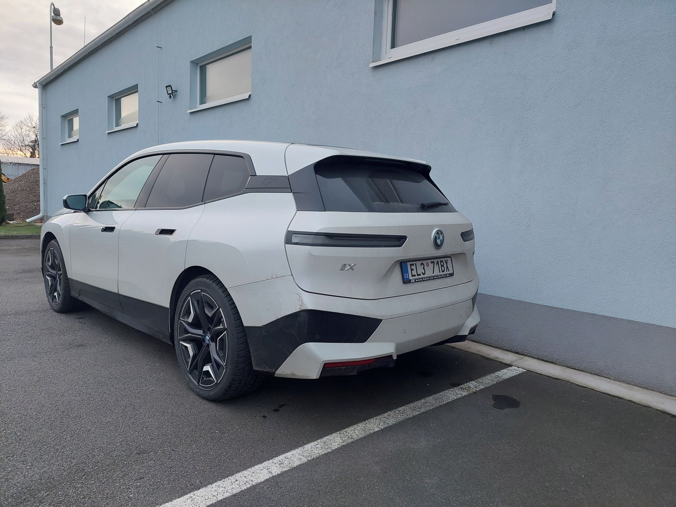 BMW iX - fotka 3