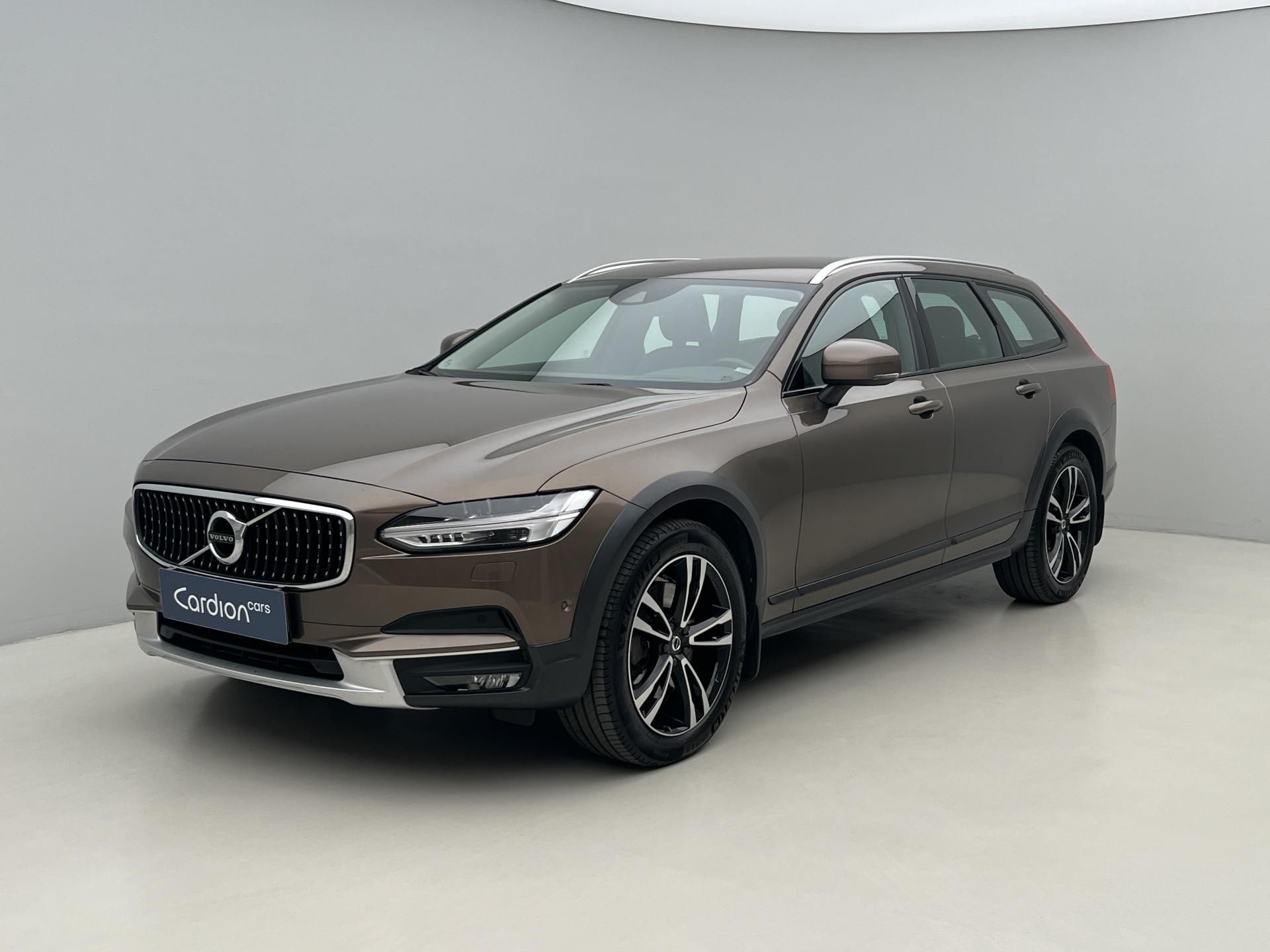 Volvo V90, CC D5 AWD PRO CZ 1. maj.