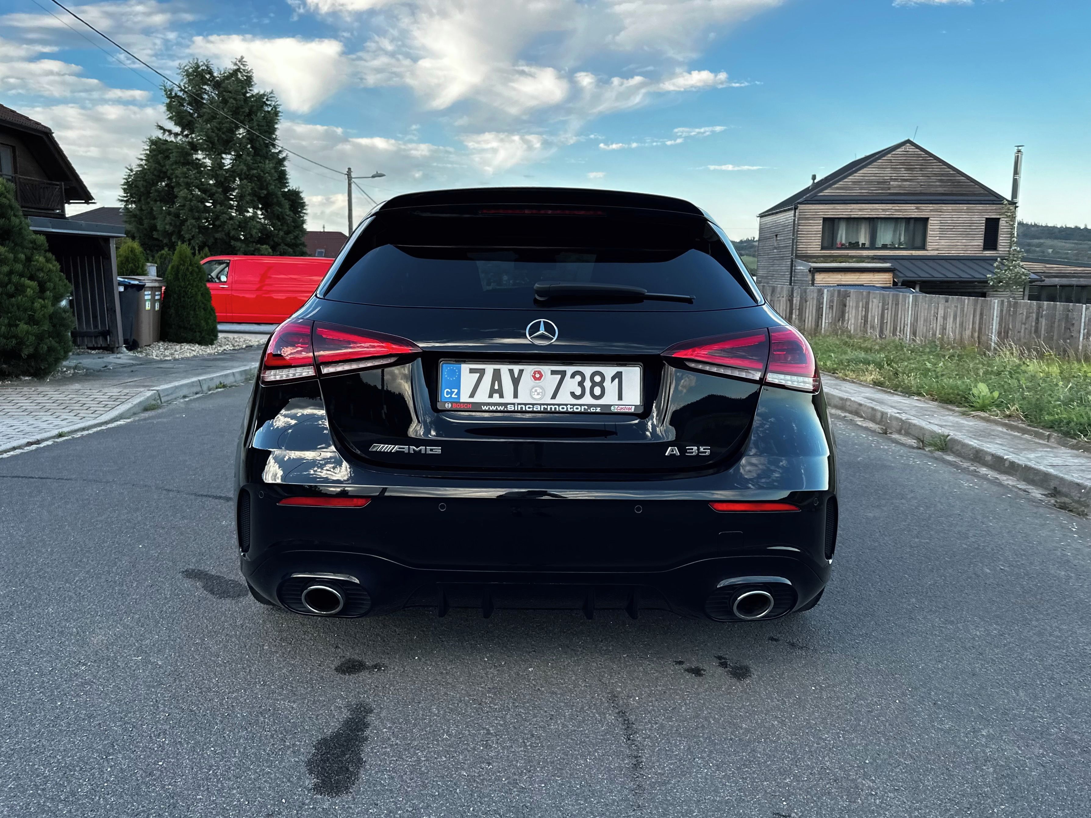 Mercedes-Benz Třídy A, 35 AMG 4MATIC 225KW 2019 DPH - fotka 3