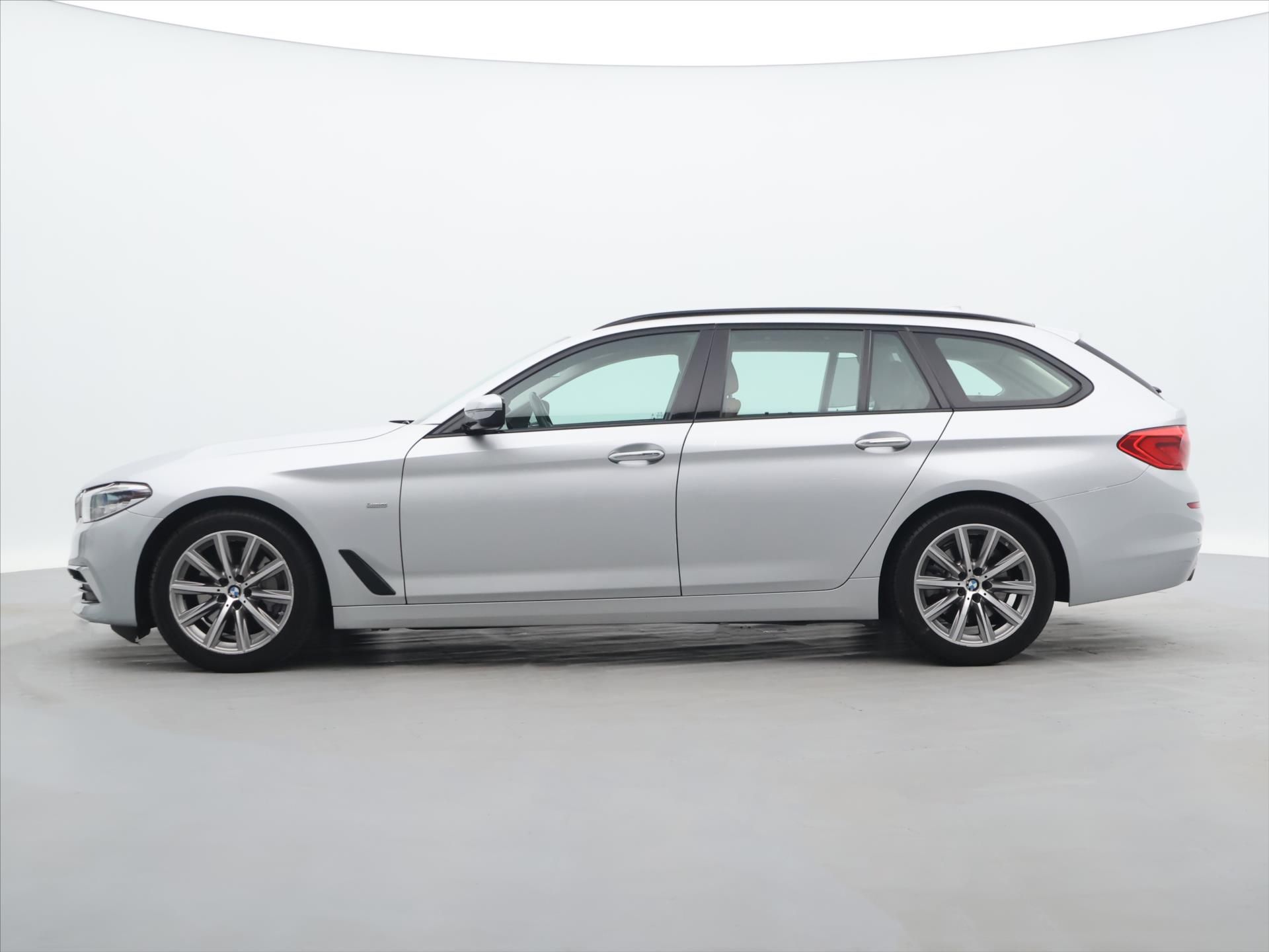 BMW Řada 5, 2,0 530i xDrive Luxury Line - fotka 4