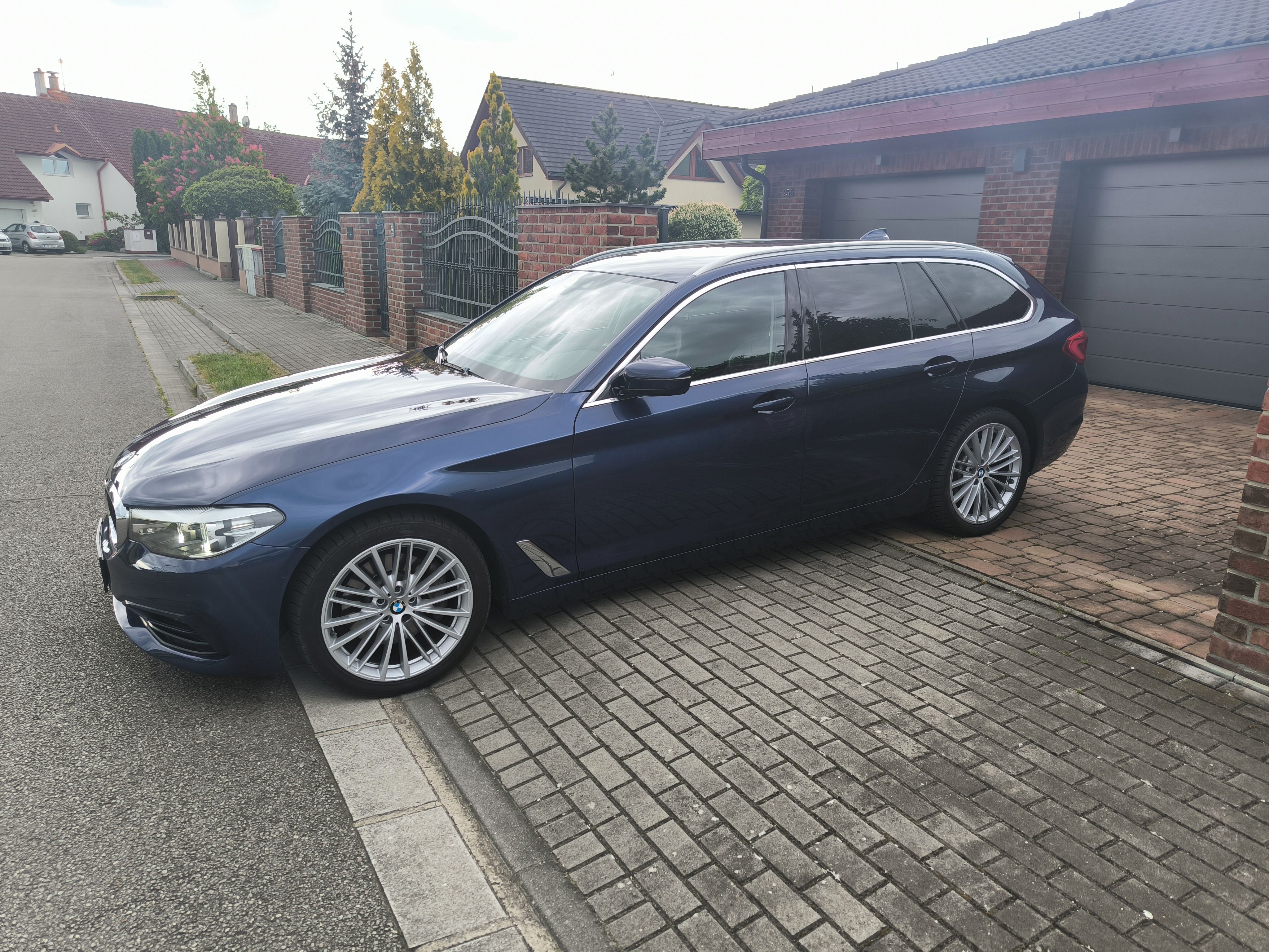 BMW Řada 5, 530i xDrive Touring SportLine - fotka 5