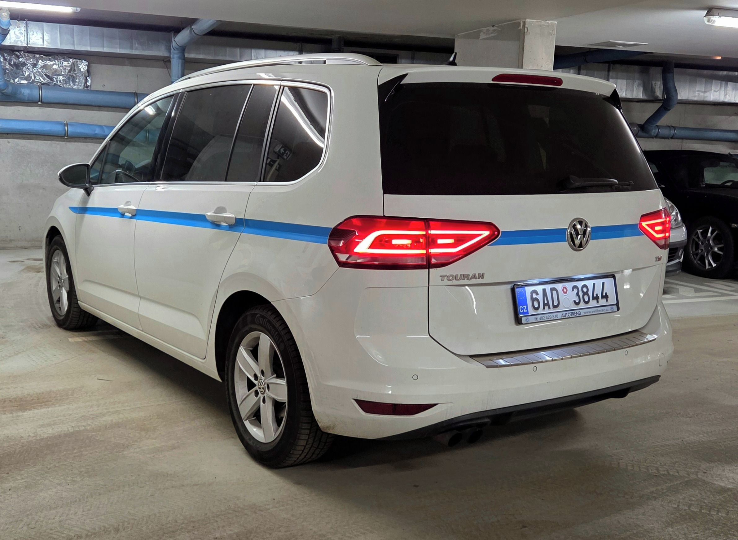 Volkswagen Touran, 1.4 TSi, HighLine, 1. majitel - fotka 4