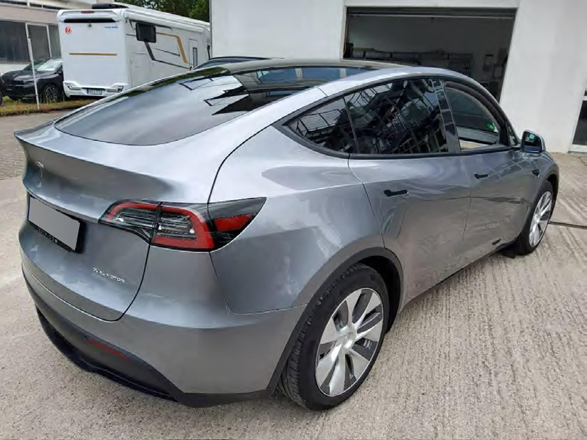 Tesla Model Y, Long Range AWD – 514 HP, 4×4 - fotka 2