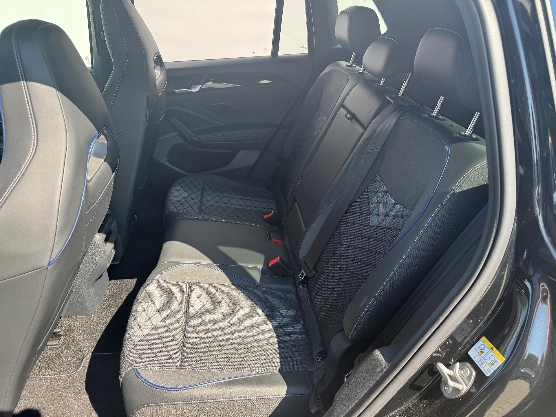 Volkswagen Tiguan, R-Line People 200kW eHybrid - fotka 6