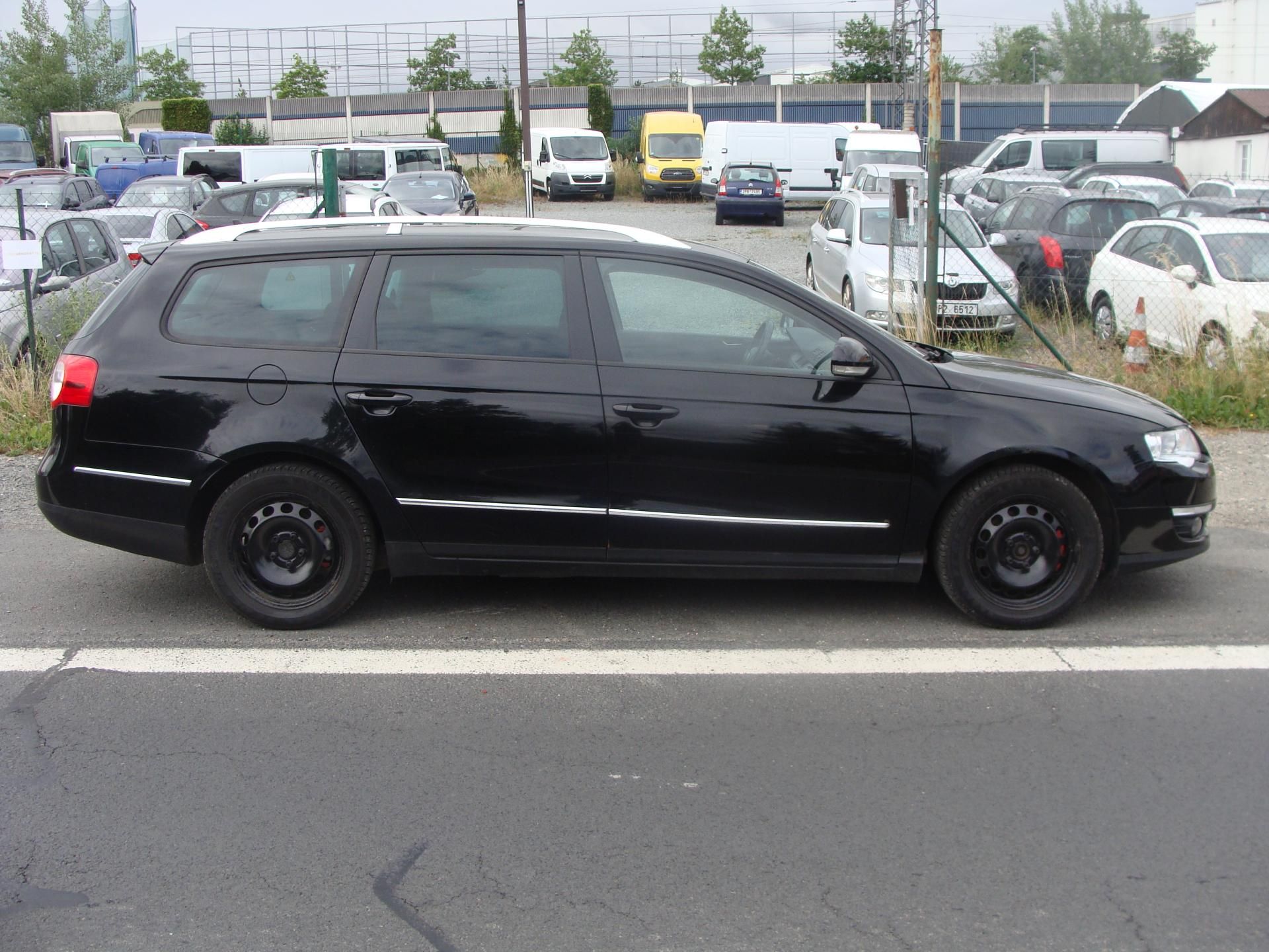 Volkswagen Passat, 2.0 TDi, 125 kW, klima, tažné - fotka 6
