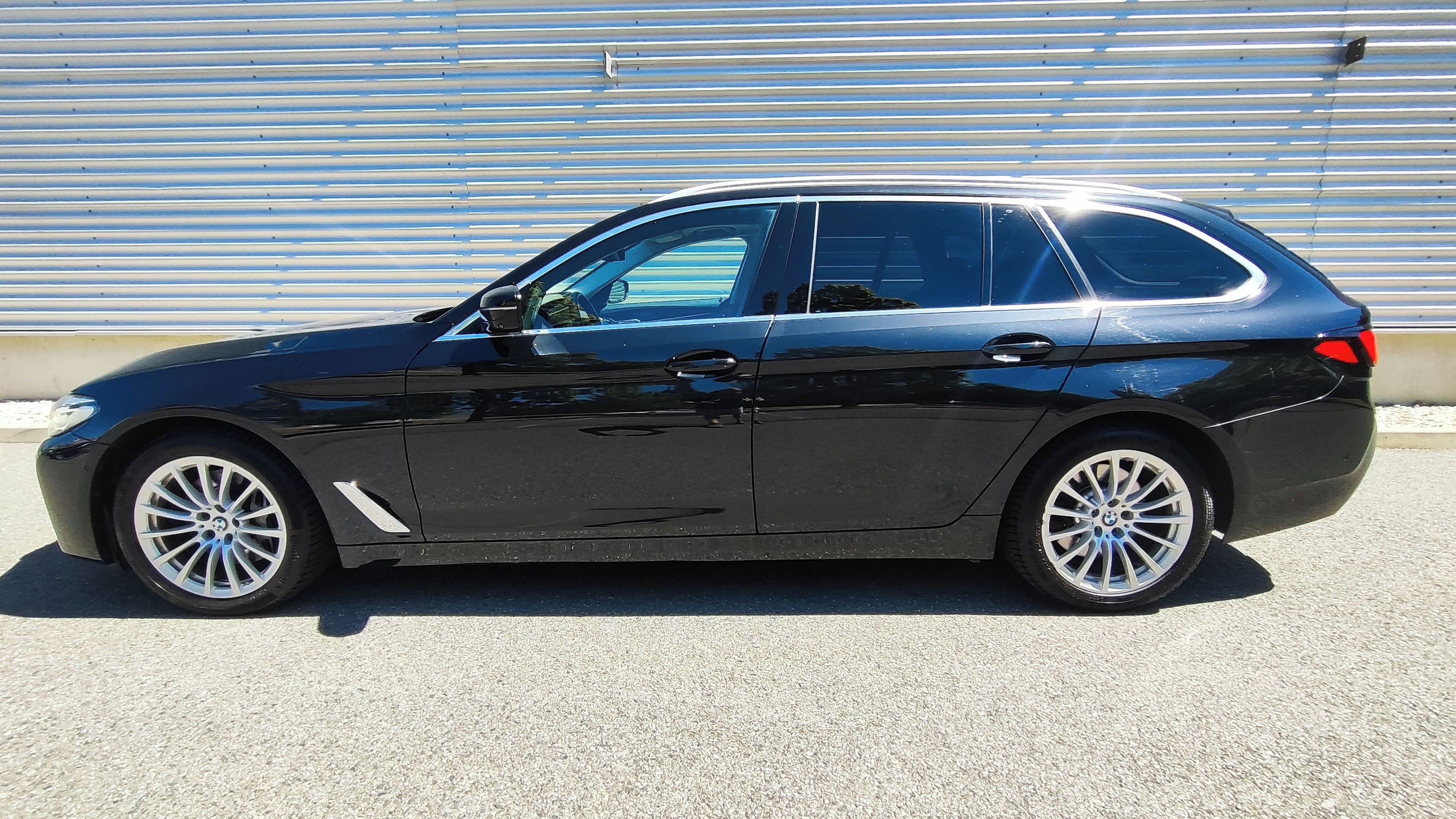 BMW Řada 5, 540d xDrive Touring - fotka 3