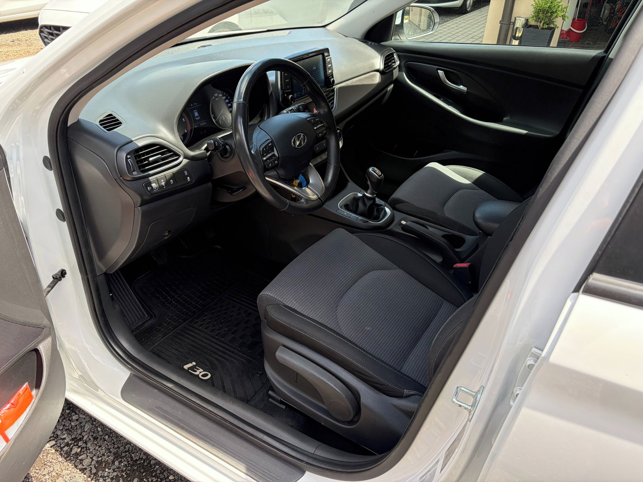 Hyundai i30, 1.6 crdi.1 majitel ČR. 150 tkm - fotka 4