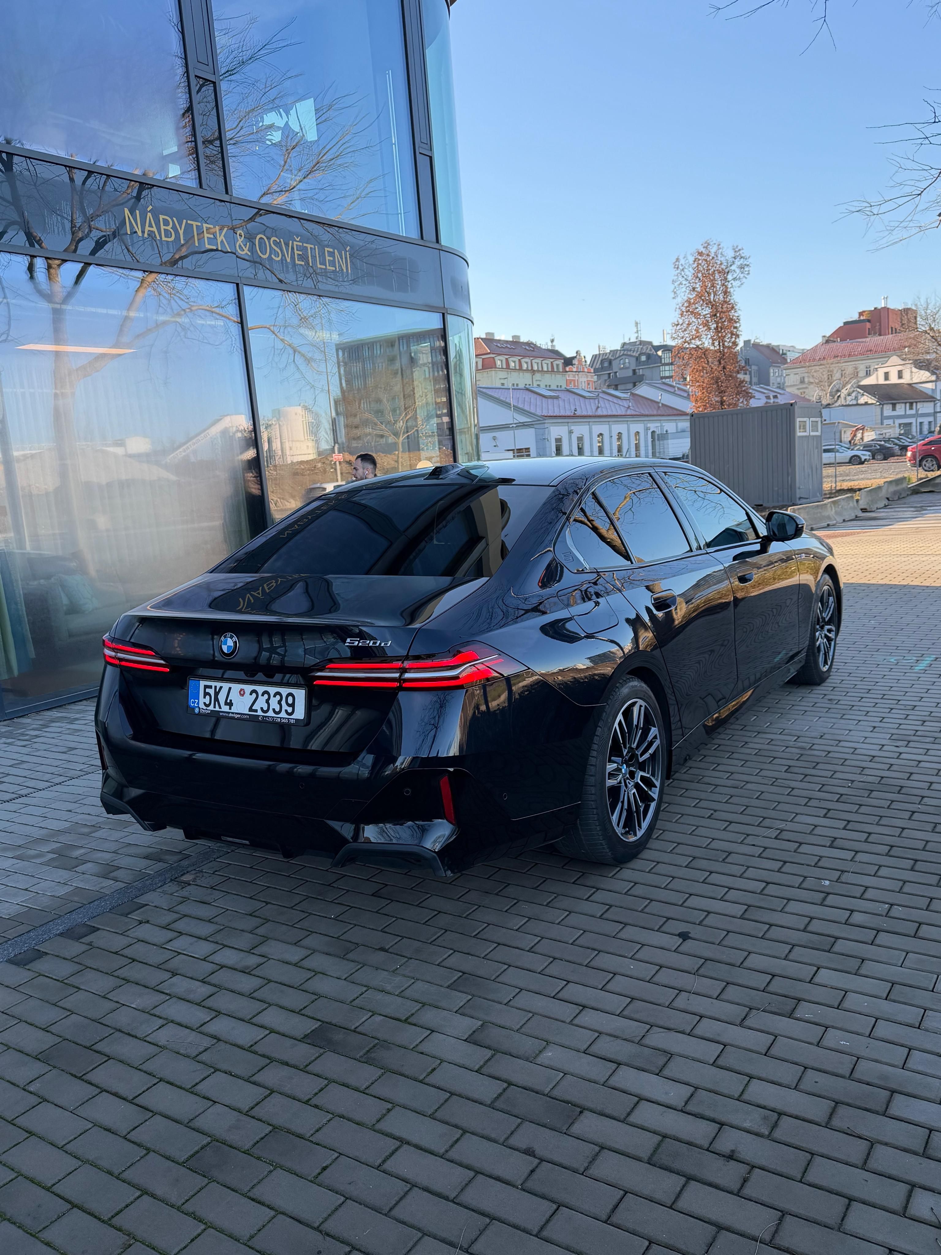 BMW Řada 5, 520 D top stav záruka Mpaket - fotka 3