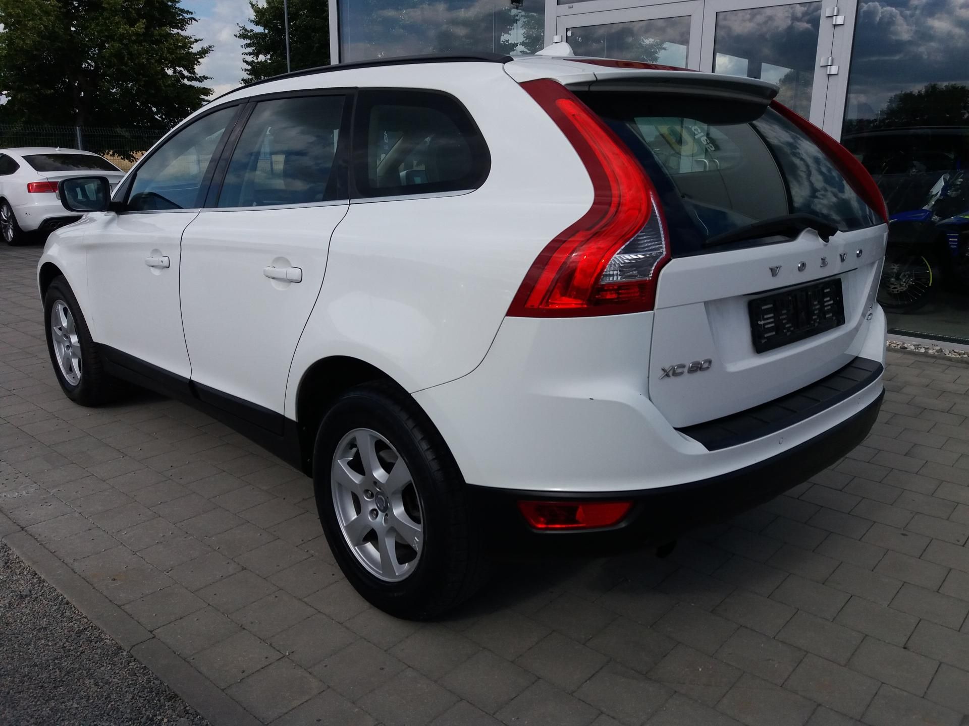 Volvo XC60, 2.4D,129kW,KŮŽE ,SERVI.KNÍŽKA! - fotka 6