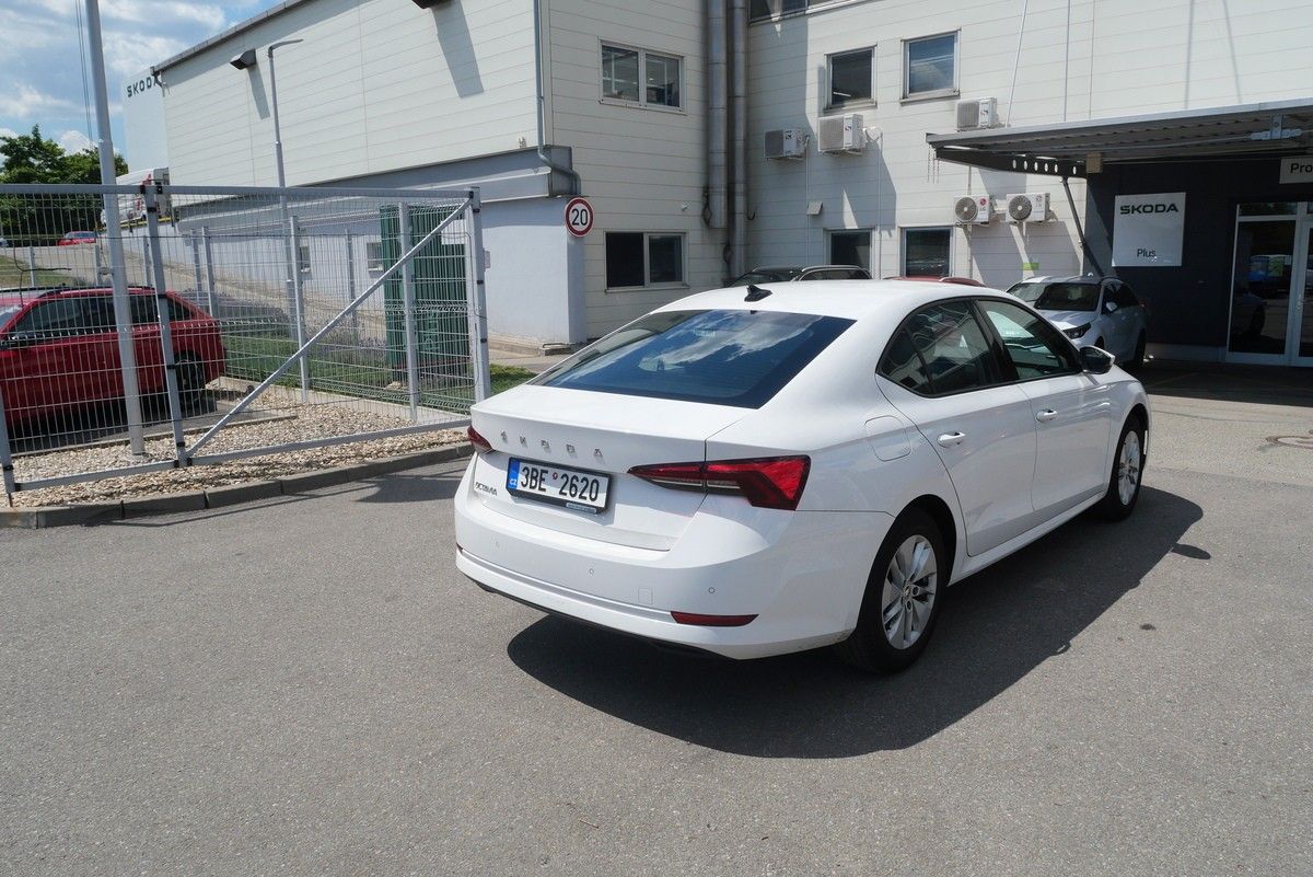 Škoda Octavia, 2.0 TDI 85 kW Ambition - fotka 2