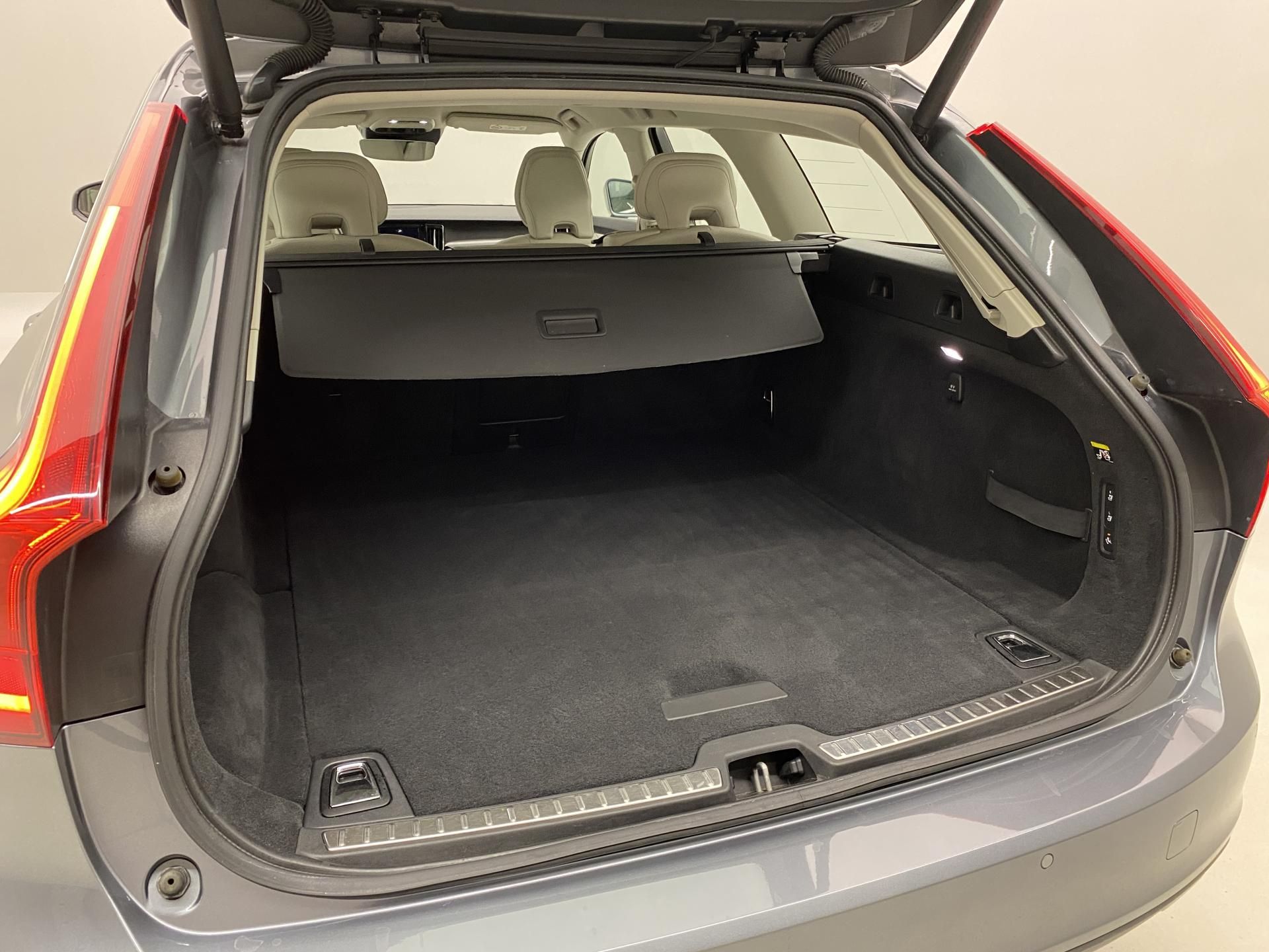 Volvo V90, D4 MOMENTUM AUT - fotka 5