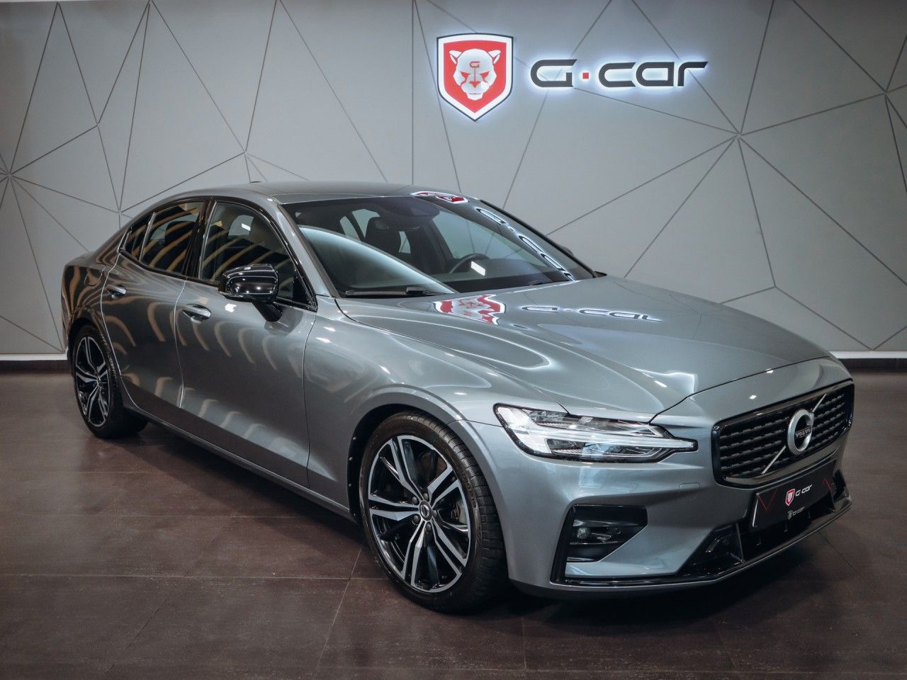 Volvo S60, B5 mHEV 2.0 aut. R-Design - fotka 2