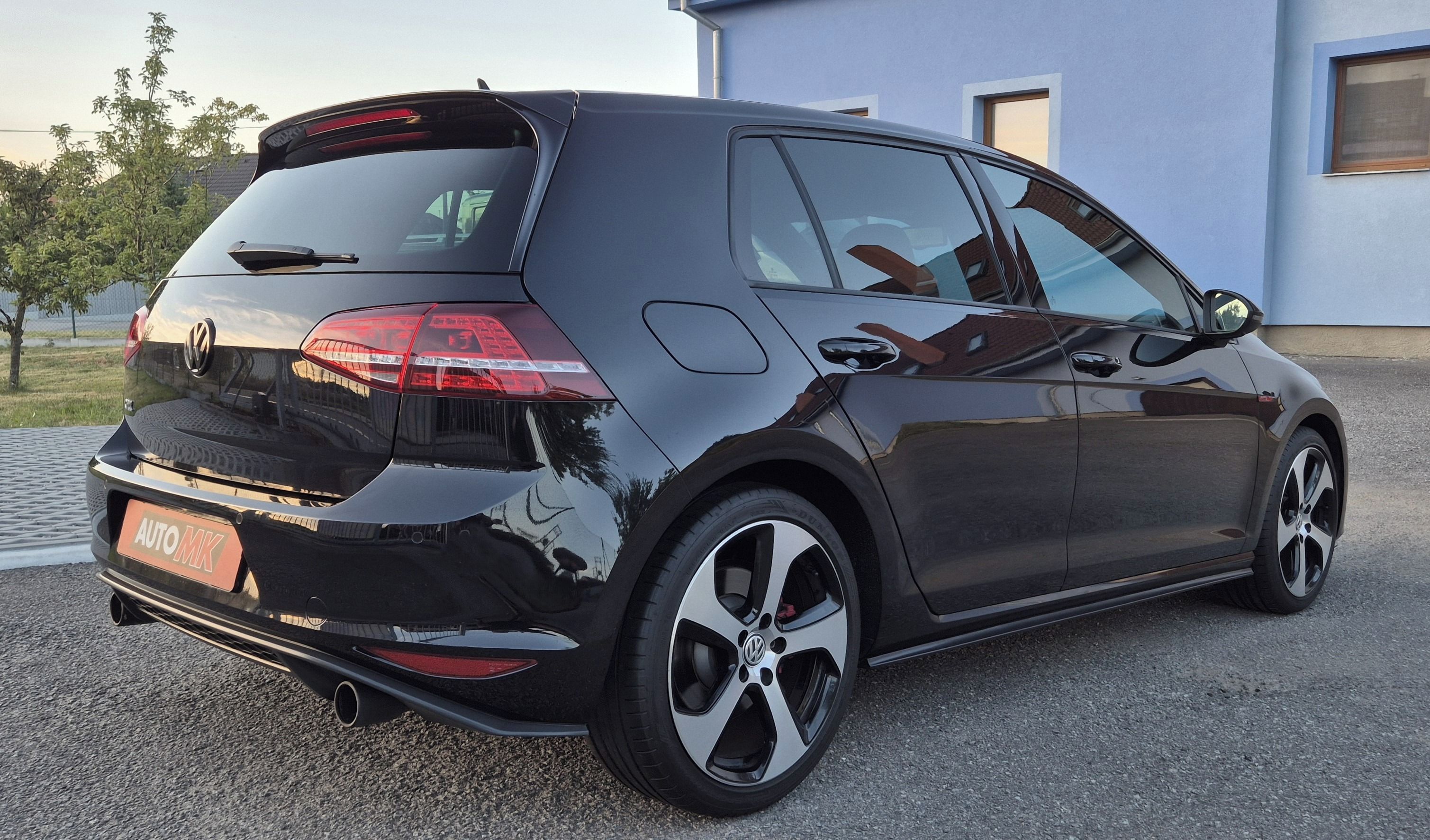 Volkswagen Golf, GTI DSG 2.0TSI 169 KW - fotka 4