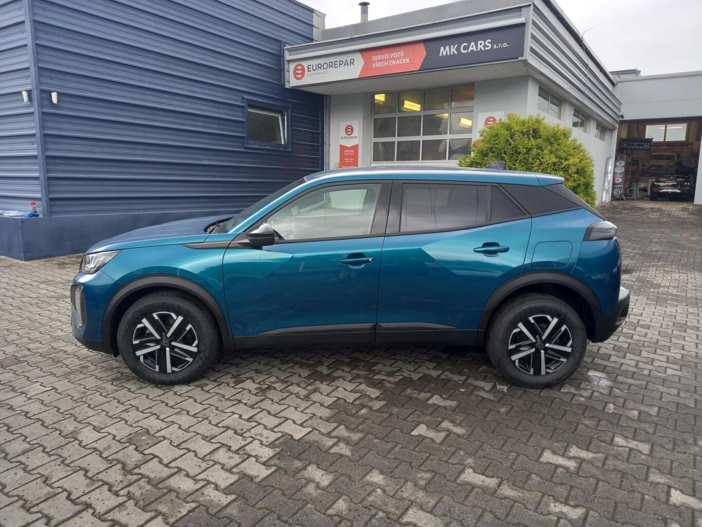 Peugeot 2008, BUSINESS Hybrid 110 e-DCS6 - fotka 2