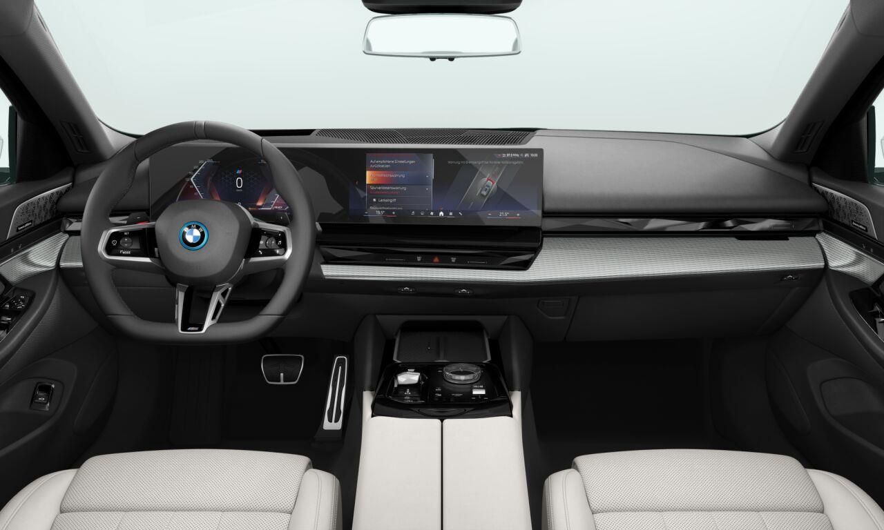 BMW Řada 5, 550e xDrive Touring Mpaket - fotka 4
