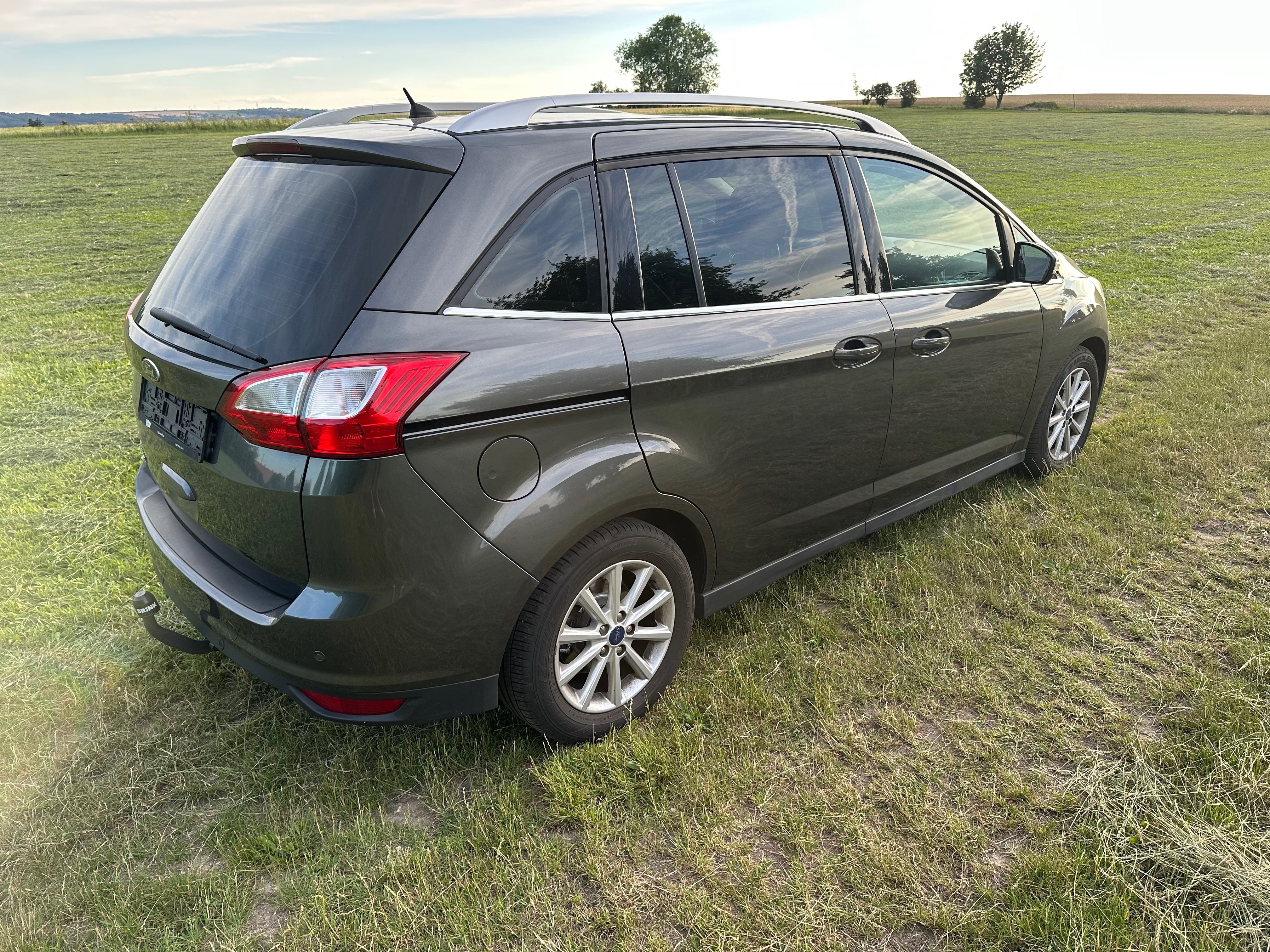 Ford Grand C-MAX, 2.0TDCi-110KW-TOP STAV-NAVI - fotka 4