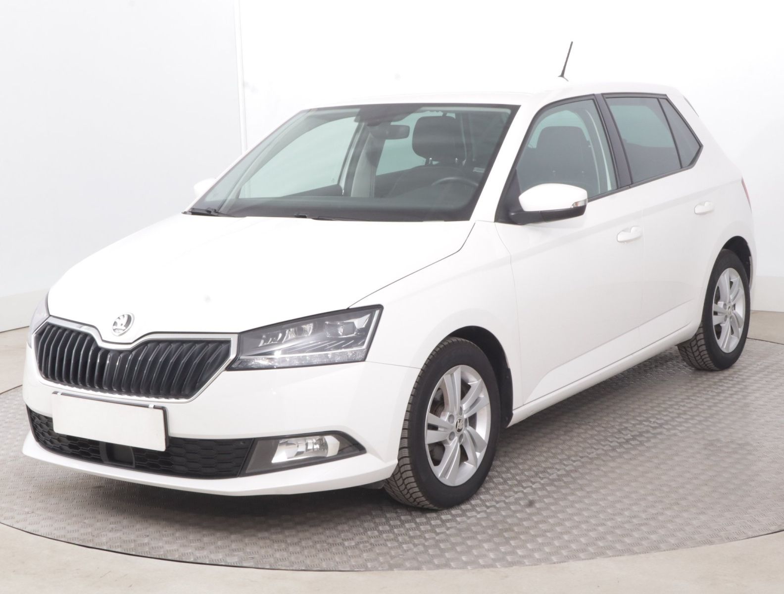 Škoda Fabia, 1.0 TSI, Style, ČR,1.maj - fotka 3
