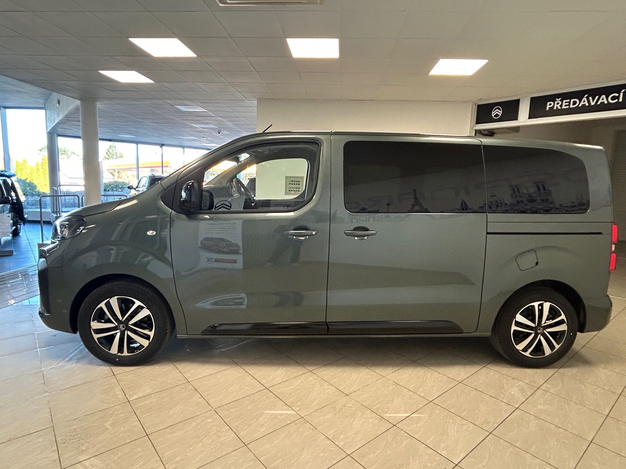 Citroën SpaceTourer, FEEL M 2.0 HDi 180k EAT8 8 mís - fotka 3