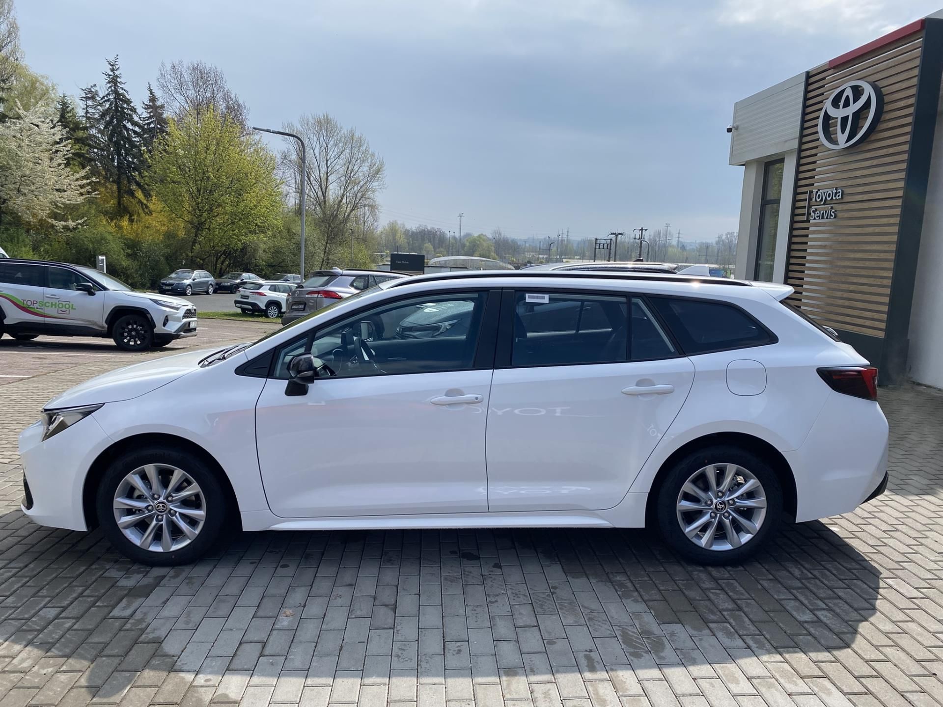 Toyota Corolla, 1.8 HEV Comfort Tech - fotka 3
