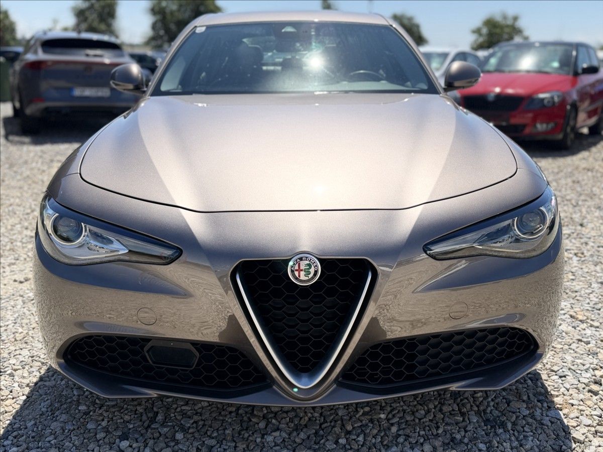 Alfa Romeo Giulia, 2,2 A/T 110kW BIXENON KŮŽE - fotka 2