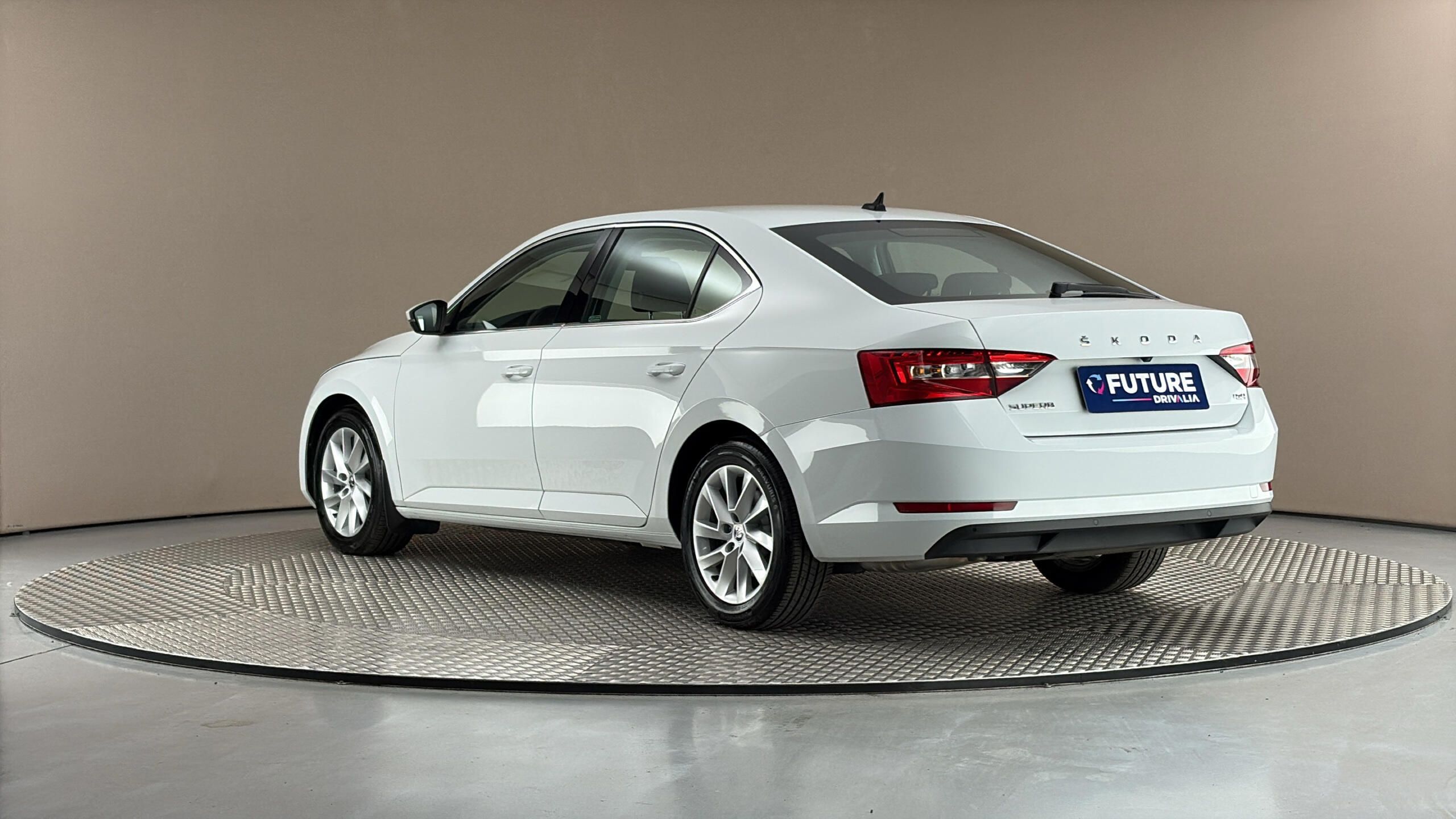 Škoda Superb, 2.0 TDI DSG 4x4 Style - fotka 2