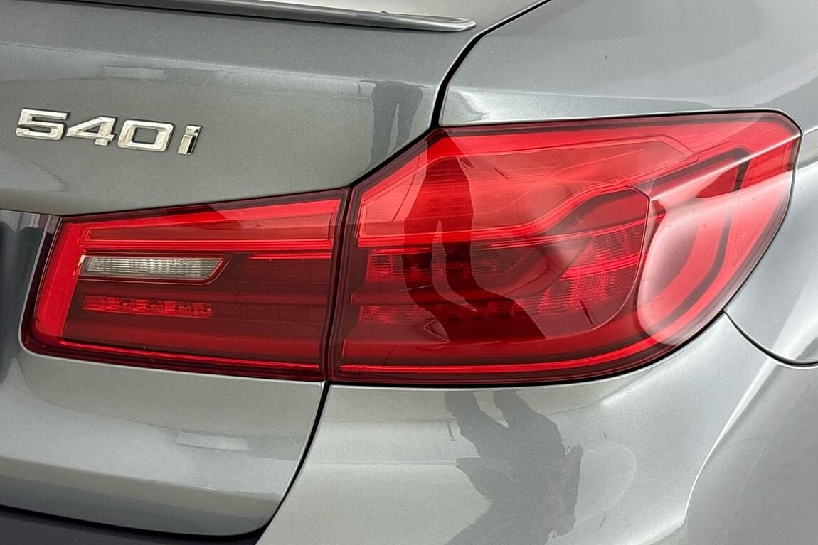 BMW Řada 5, 540i xDrive - fotka 5