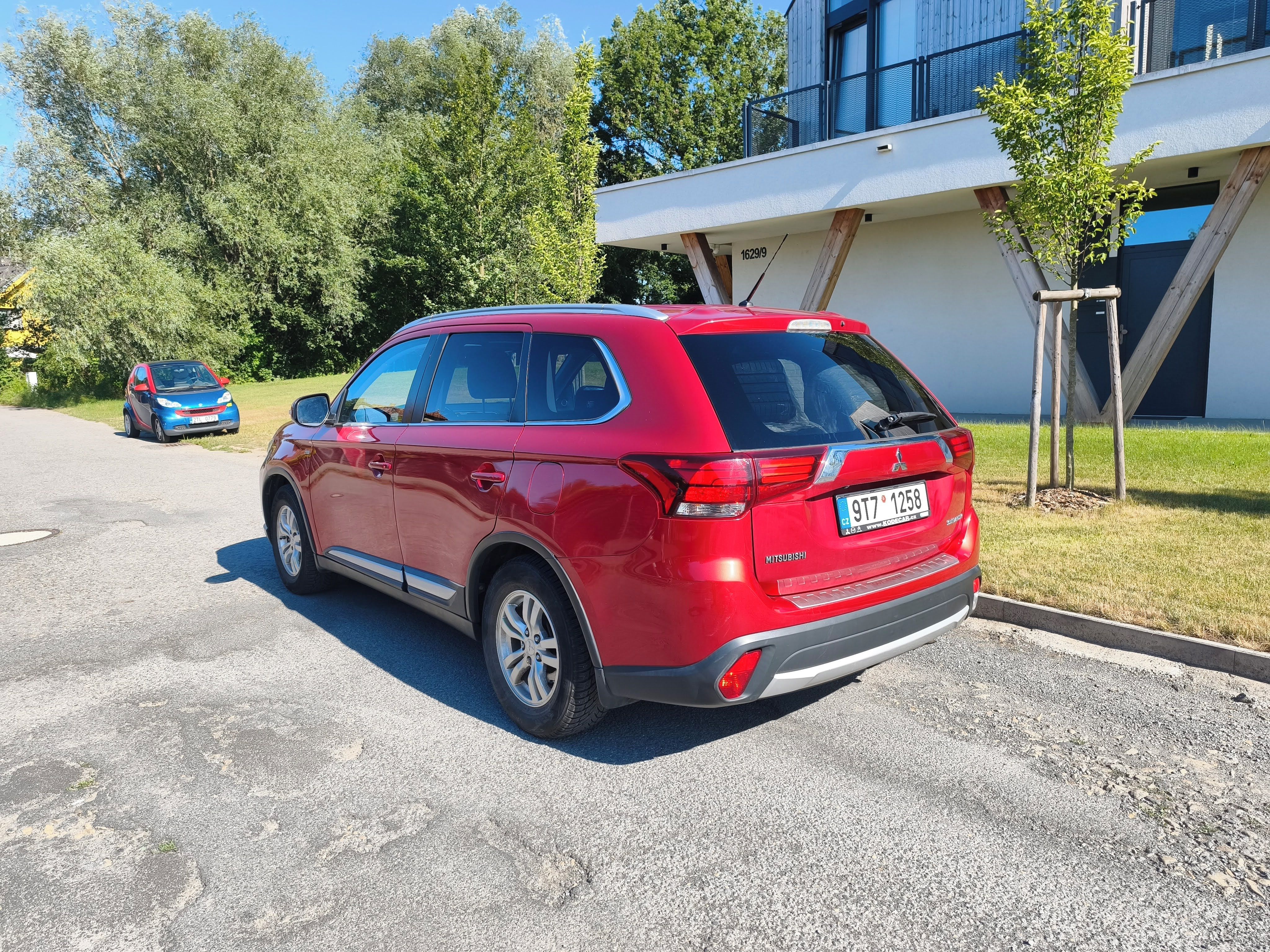 Mitsubishi Outlander, 2.2 DI-D AT, 4x4, 7 Míst, Kůže - fotka 3