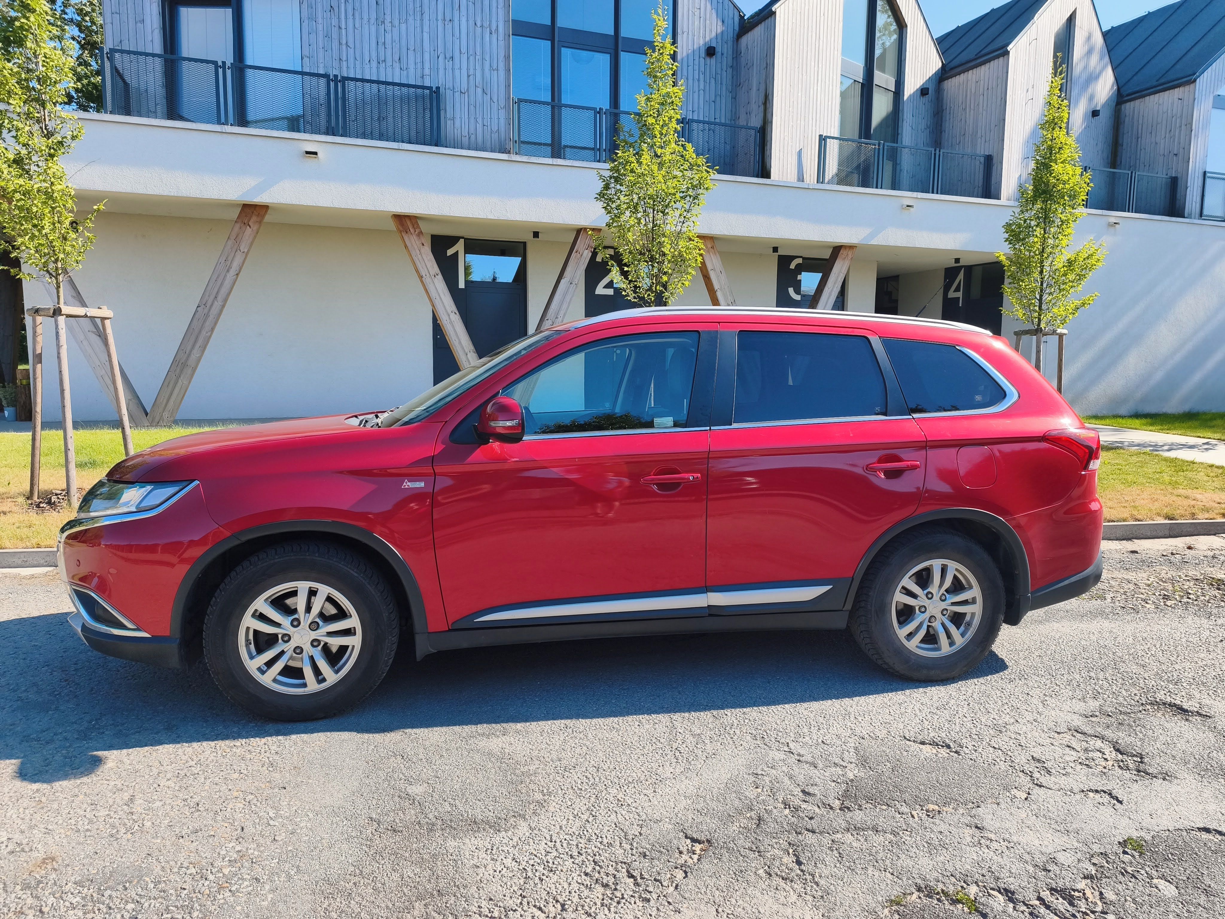 Mitsubishi Outlander, 2.2 DI-D AT, 4x4, 7 Míst, Kůže - fotka 2