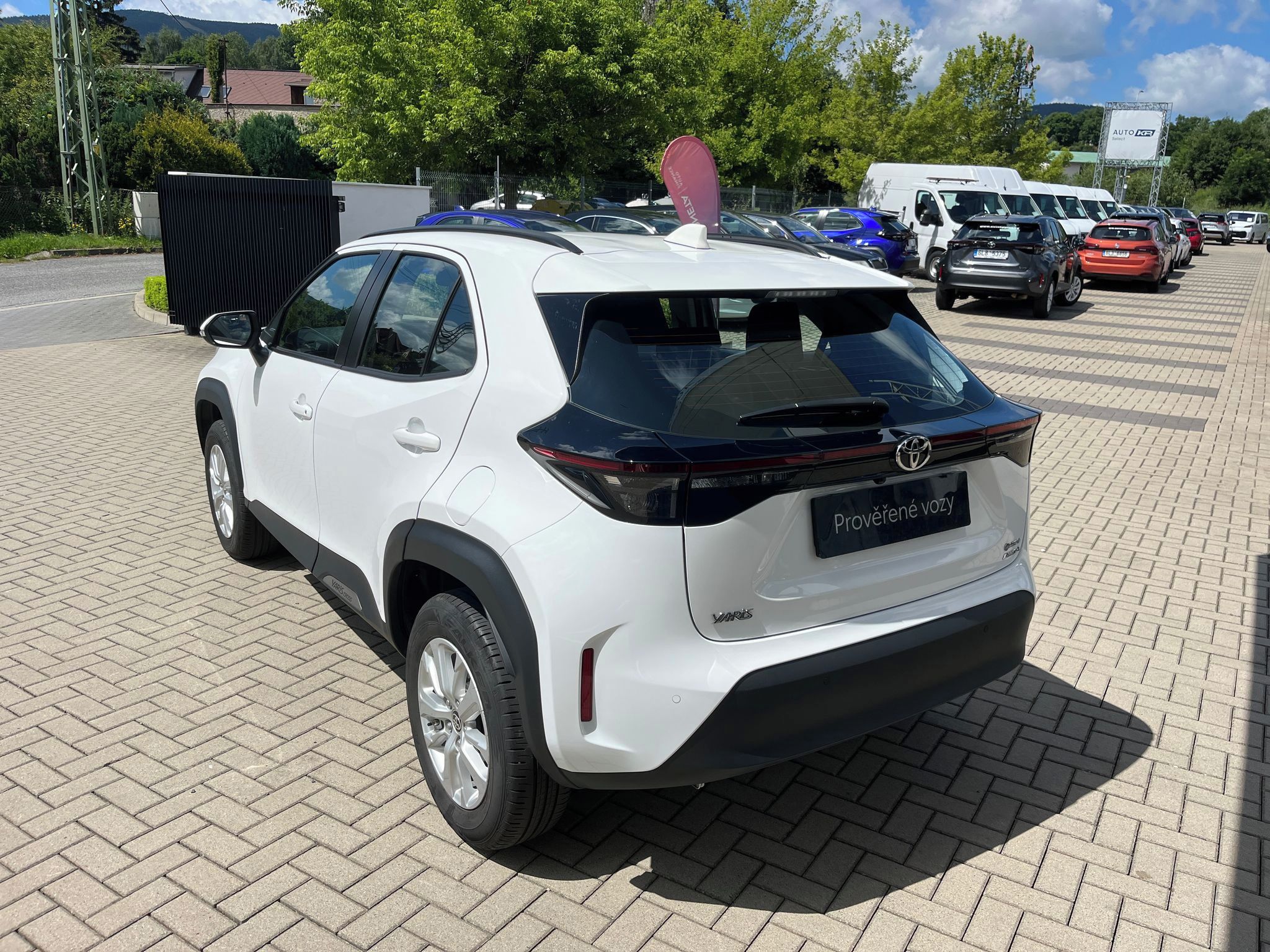 Toyota Yaris Cross, 1.5 Hybrid e-CVT 4x4 Comfort - fotka 4