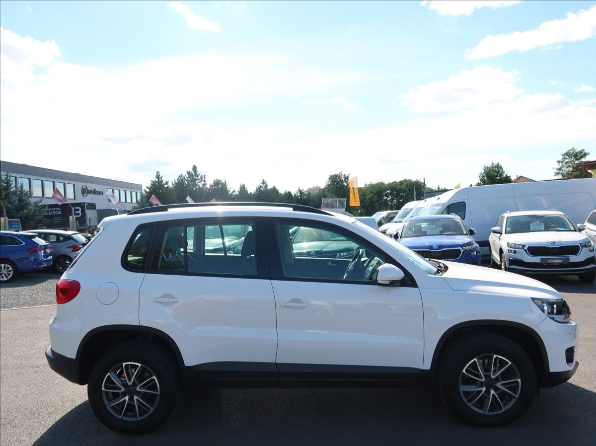 Volkswagen Tiguan, 2,0 TDi,103kW,NovéČR,Aut.klima - fotka 5