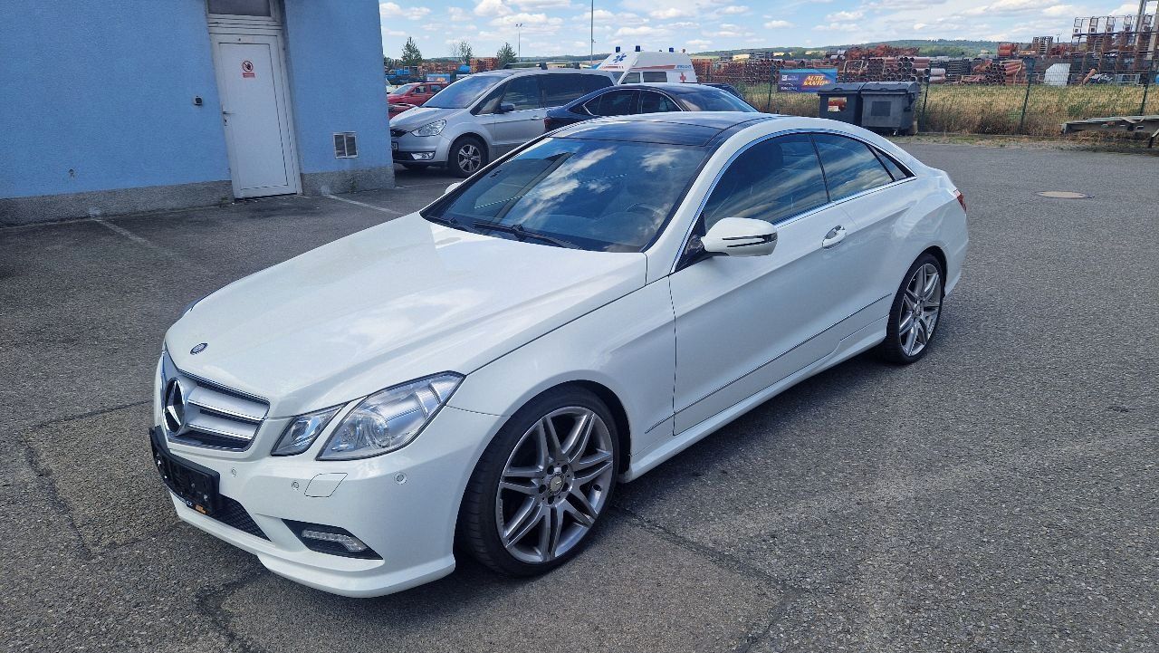 Mercedes-Benz Třídy E, E 500 Avantgarde AMG - fotka 2