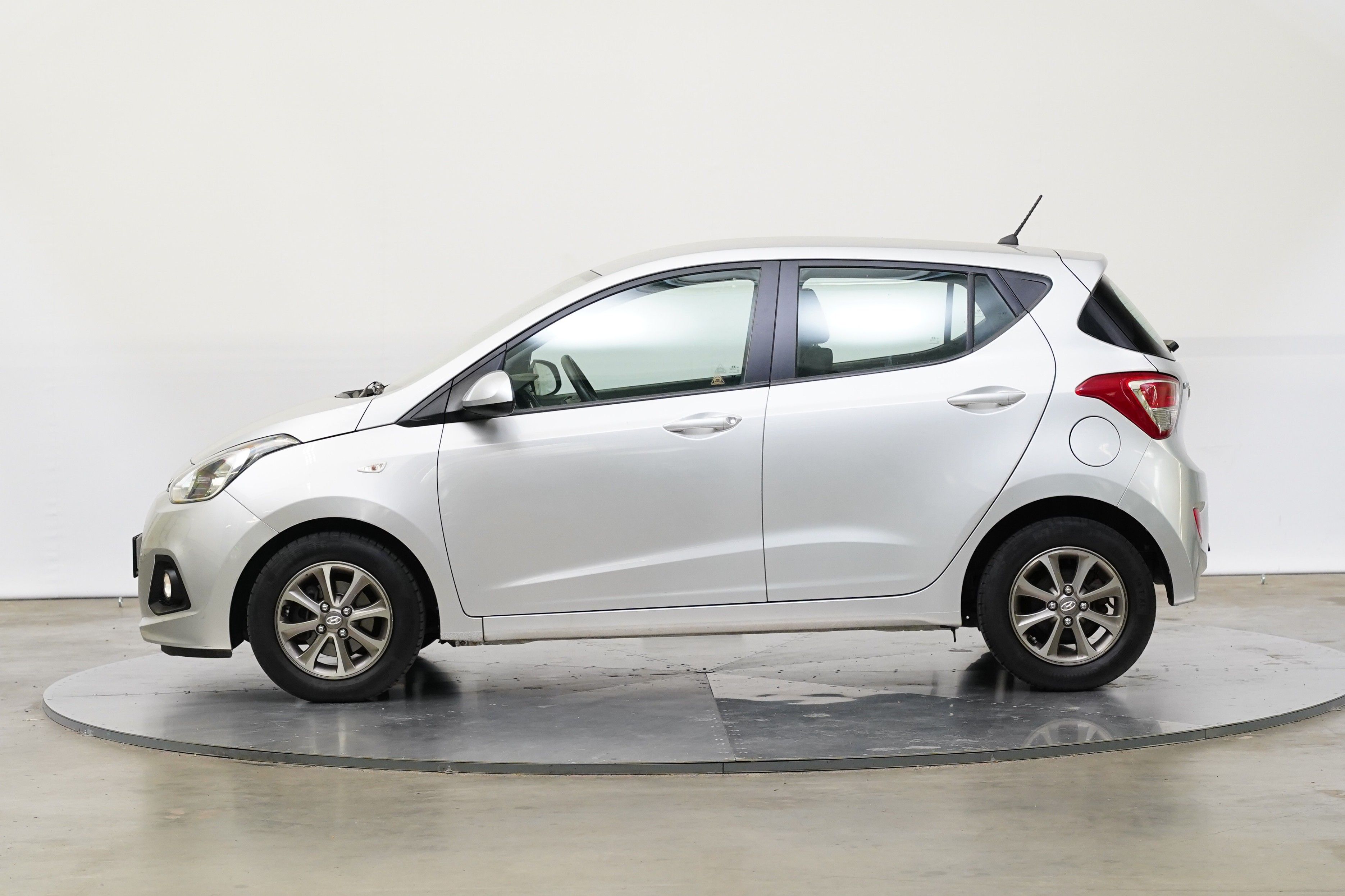 Hyundai i10, 1.0i 49 kW - fotka 3