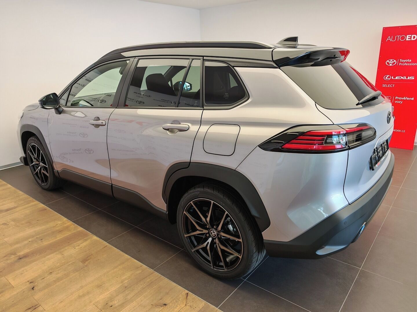 Toyota Corolla Cross, 2.0 Hybrid ( 178 k ) 4x4 GR - fotka 6