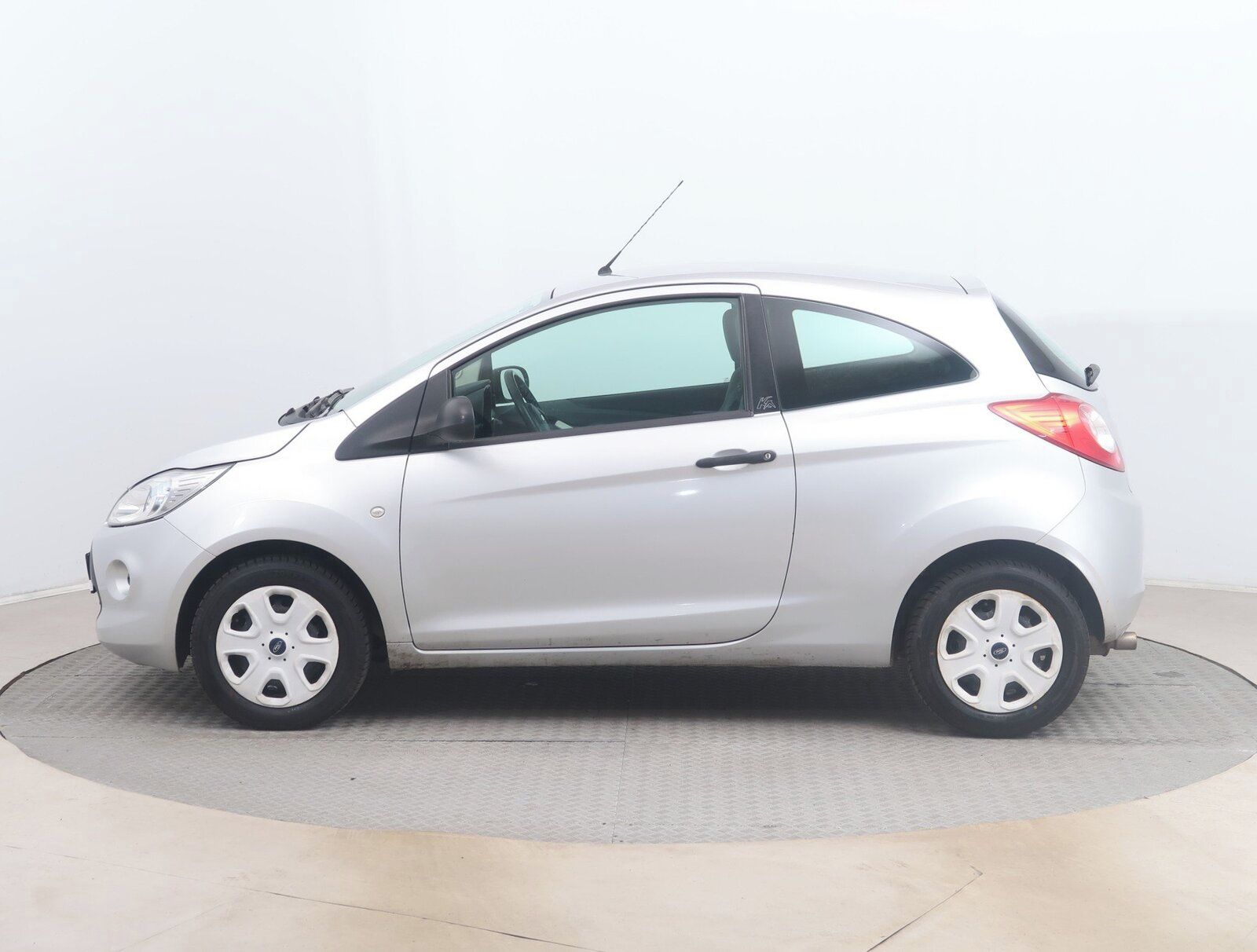 Ford Ka, 1.2 i, po STK, levný provoz - fotka 3