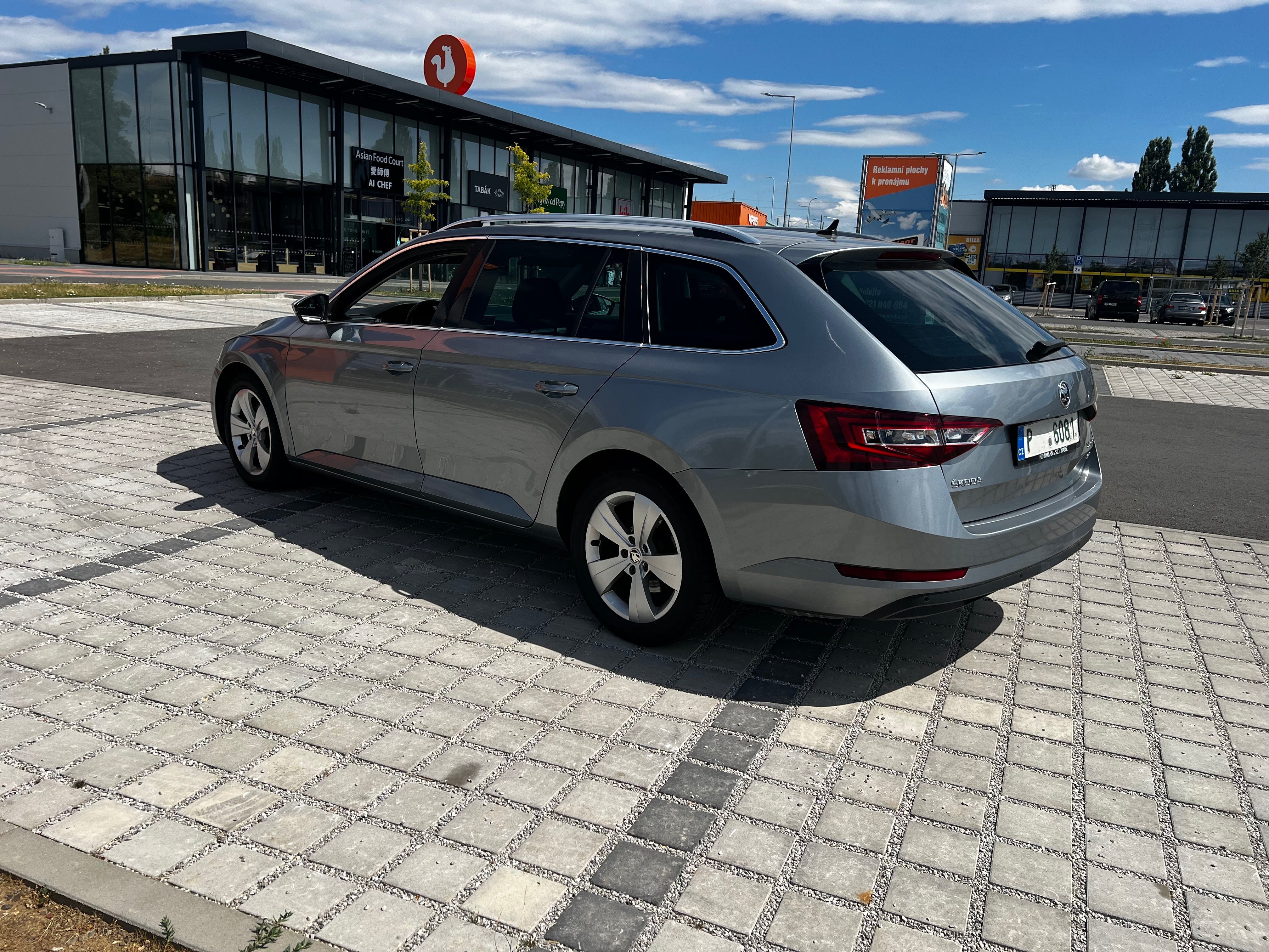Škoda Superb, 140kw 4x4 DSG - fotka 6