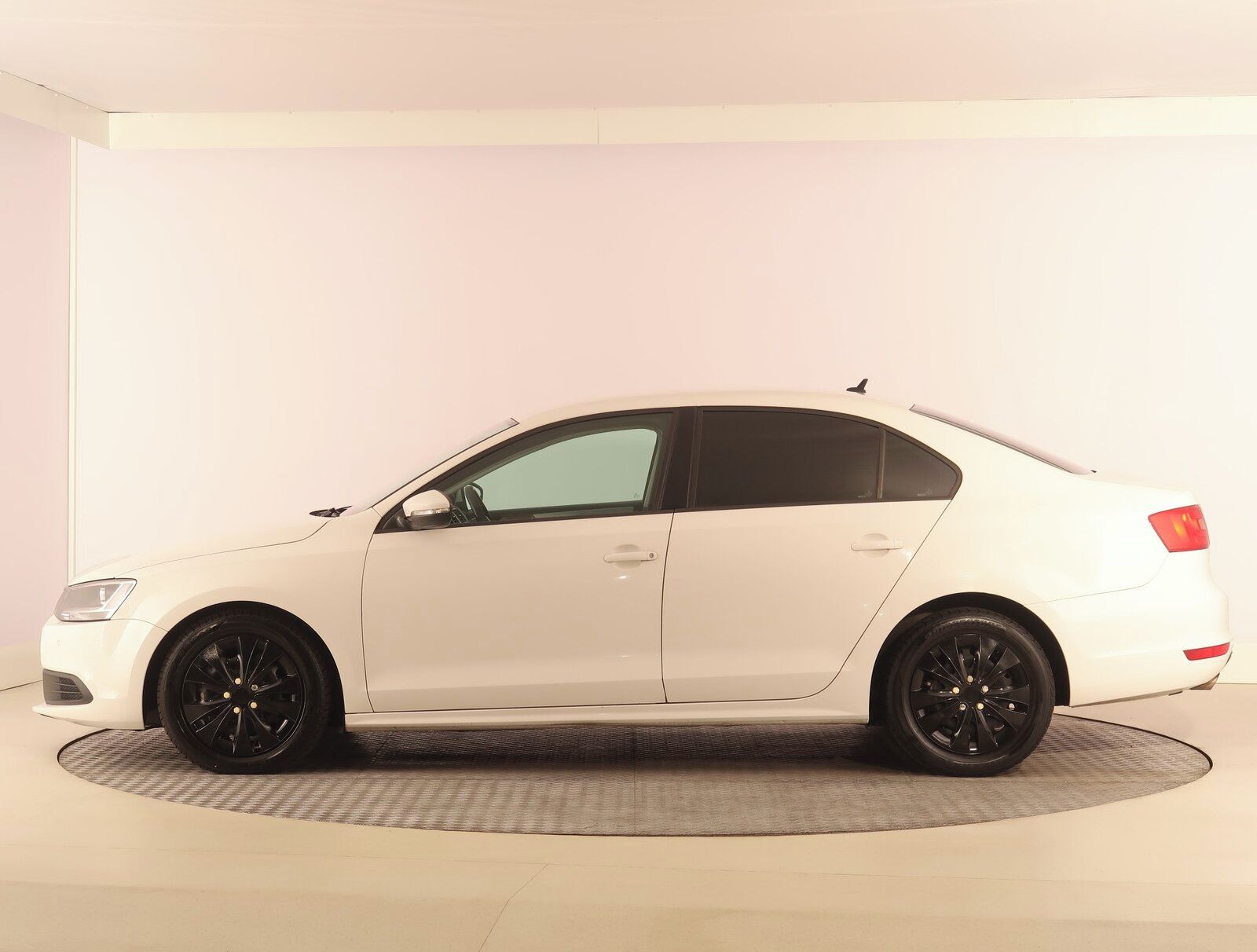 Volkswagen Jetta, 1.6 TDI, Automatická klima - fotka 3