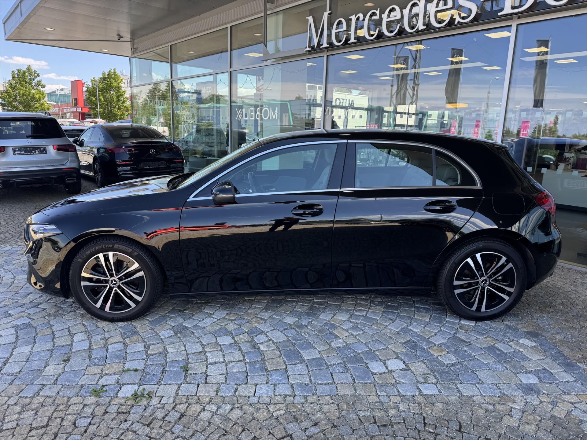 Mercedes-Benz Třídy A, 200d Progressive - fotka 3