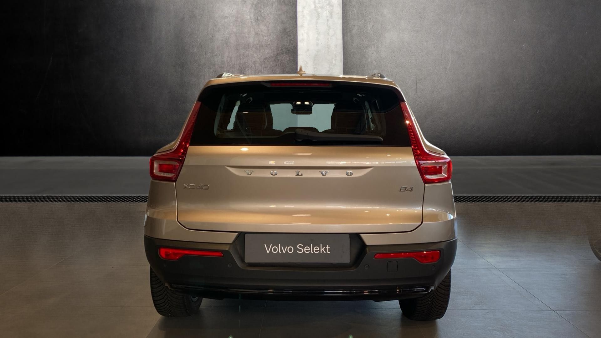 Volvo XC40, ULTIMATE DARK, B4 FWD, 145+10 - fotka 4