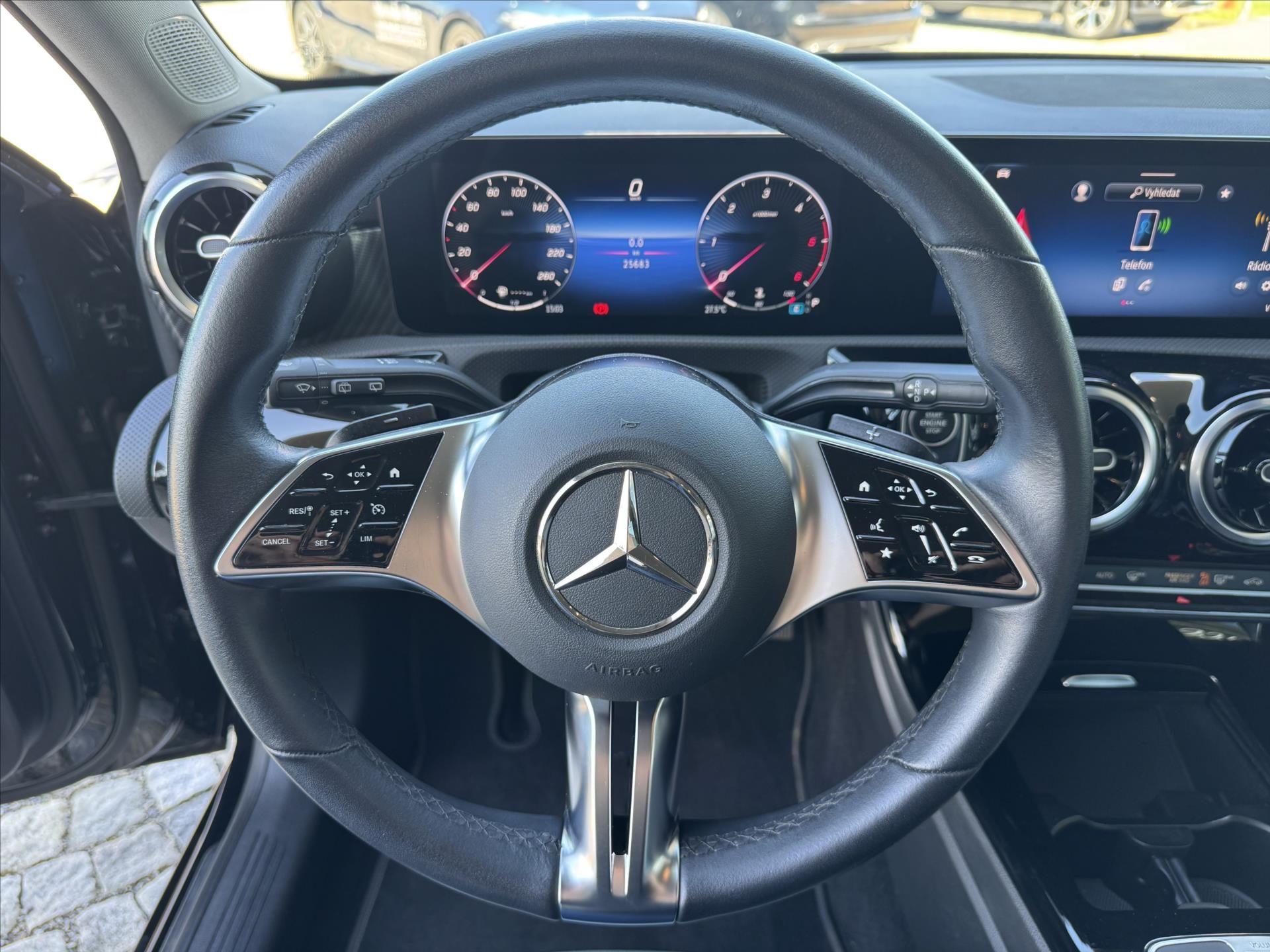 Mercedes-Benz Třídy A, 200d Progressive - fotka 6