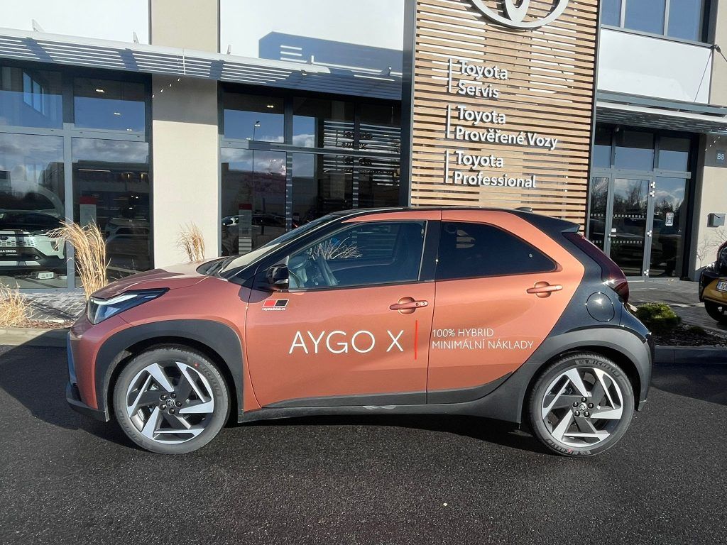 Toyota Aygo, 1.5L HEV CVT - fotka 3