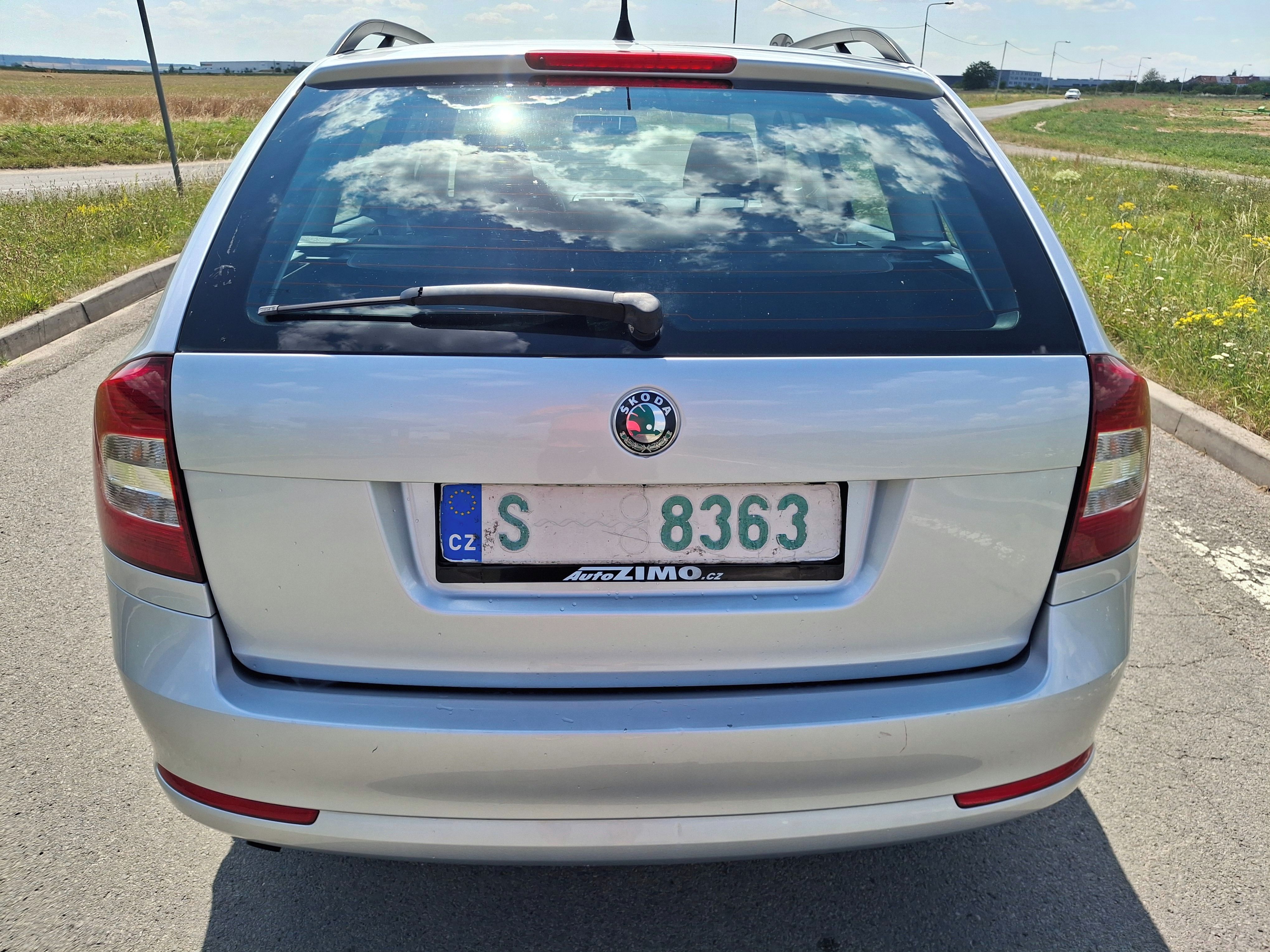 Škoda Octavia, COMBI 1,6 MPI 75 KW KLIMA ALU - fotka 6