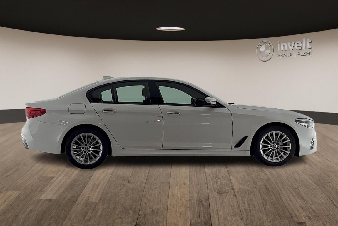 BMW Řada 5, 520d xDrive Limousine - fotka 2