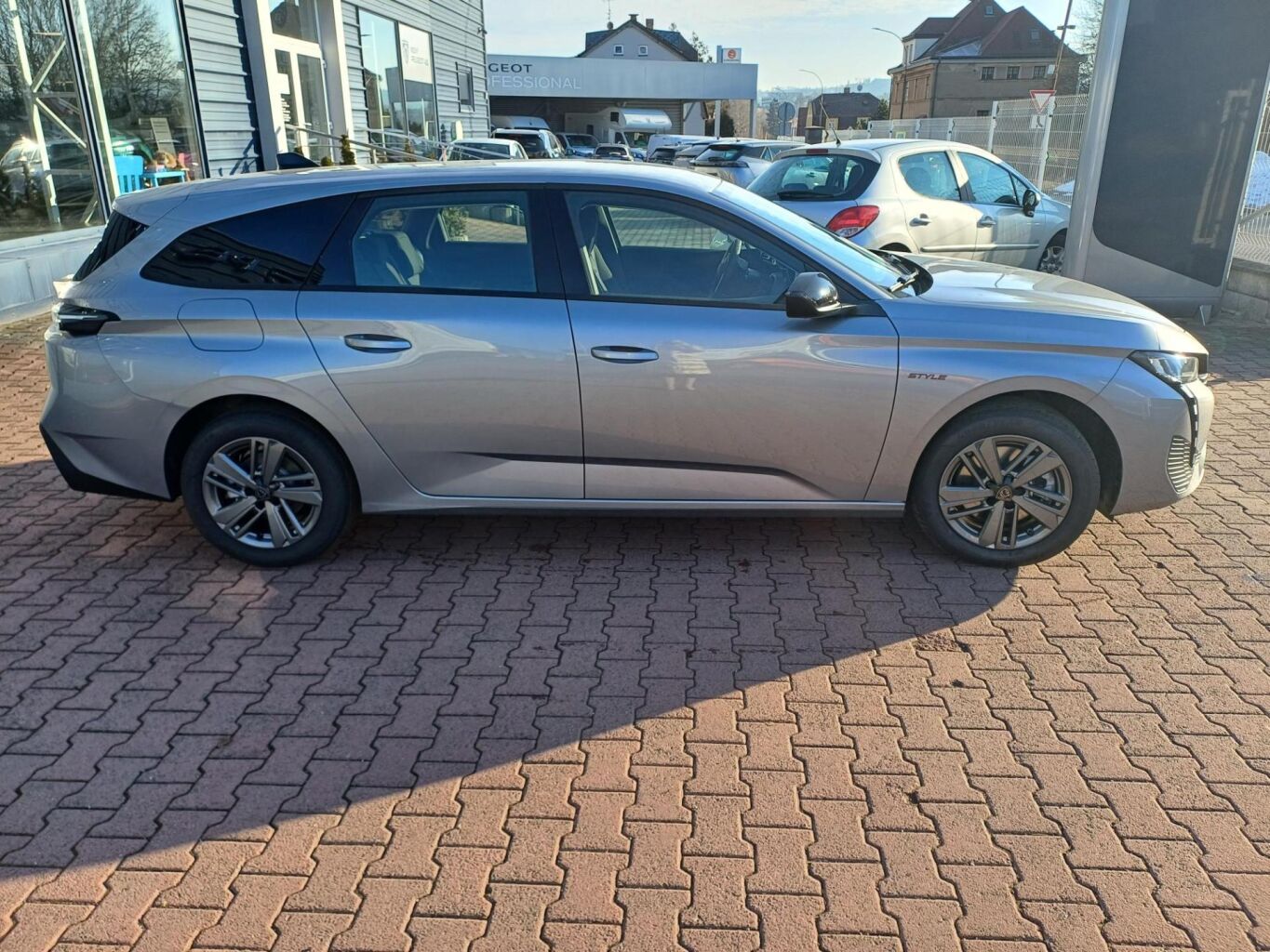 Peugeot 308, SW STYLE Hybrid 145 e-DCS6 - fotka 4