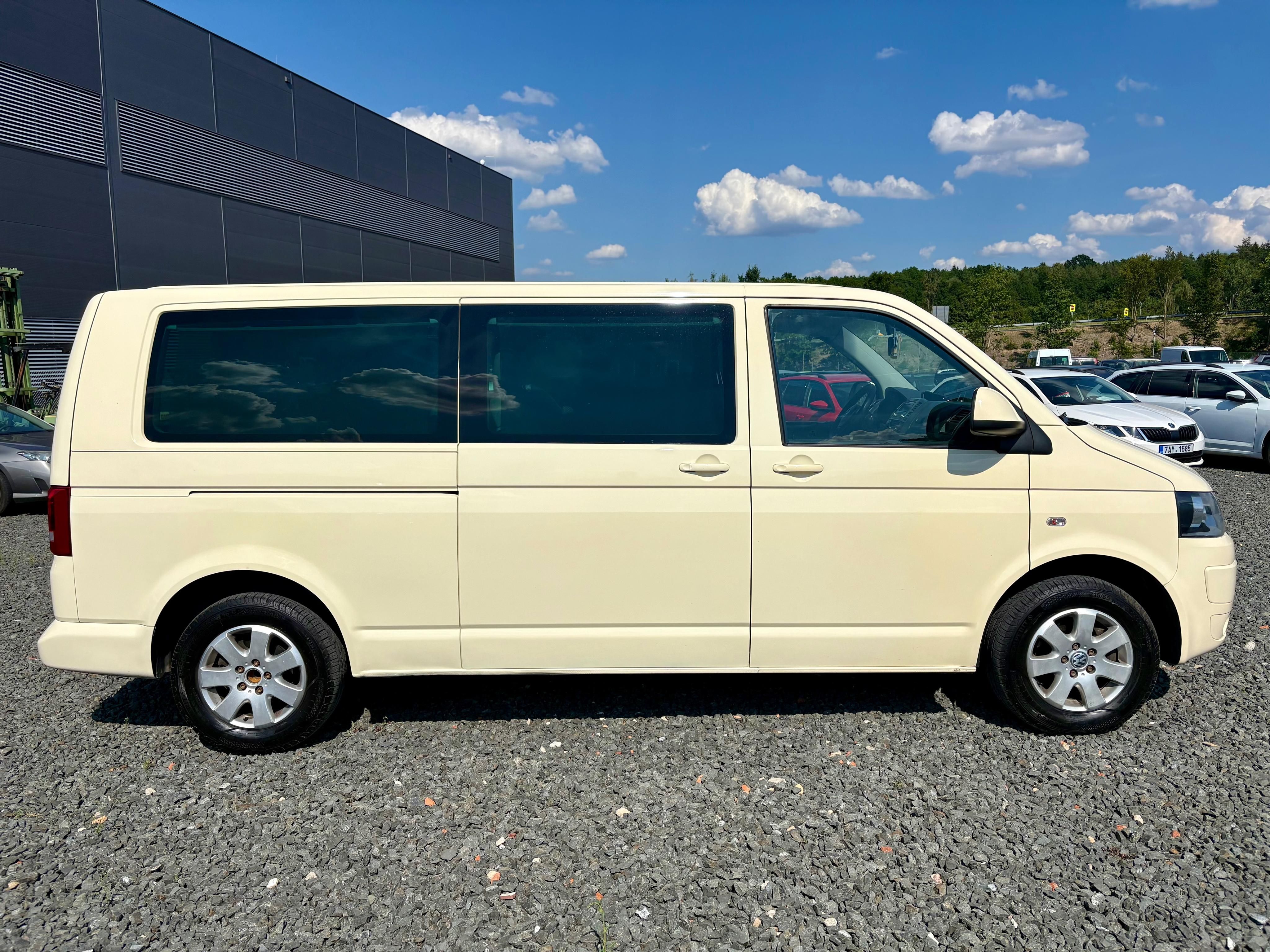 Volkswagen Caravelle, 2.0TDi 103kw Long DSG 9 míst - fotka 4