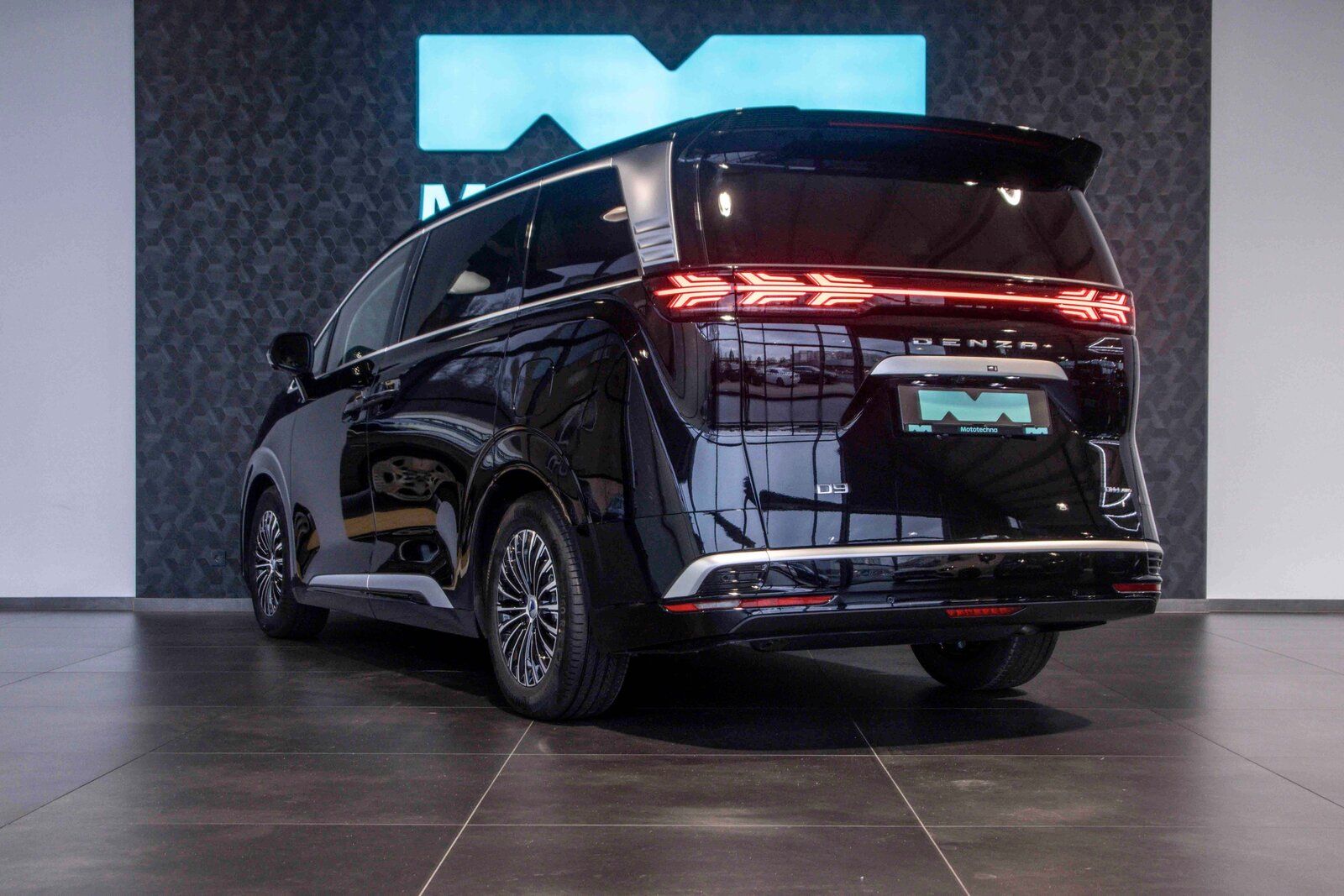 Denza D9, DM-i 40kWh PHEV AWD, Nové - fotka 3